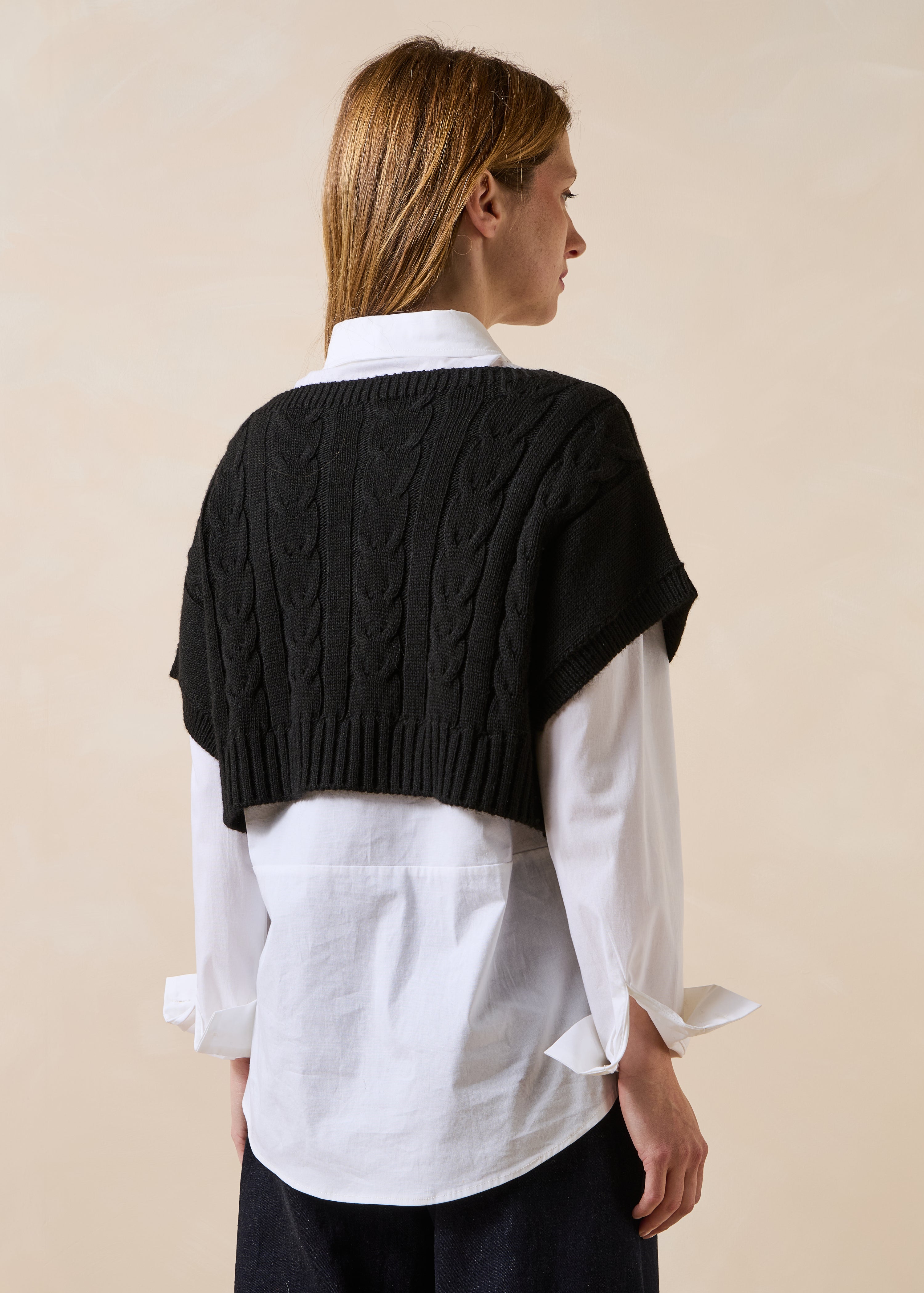 Pull court noir