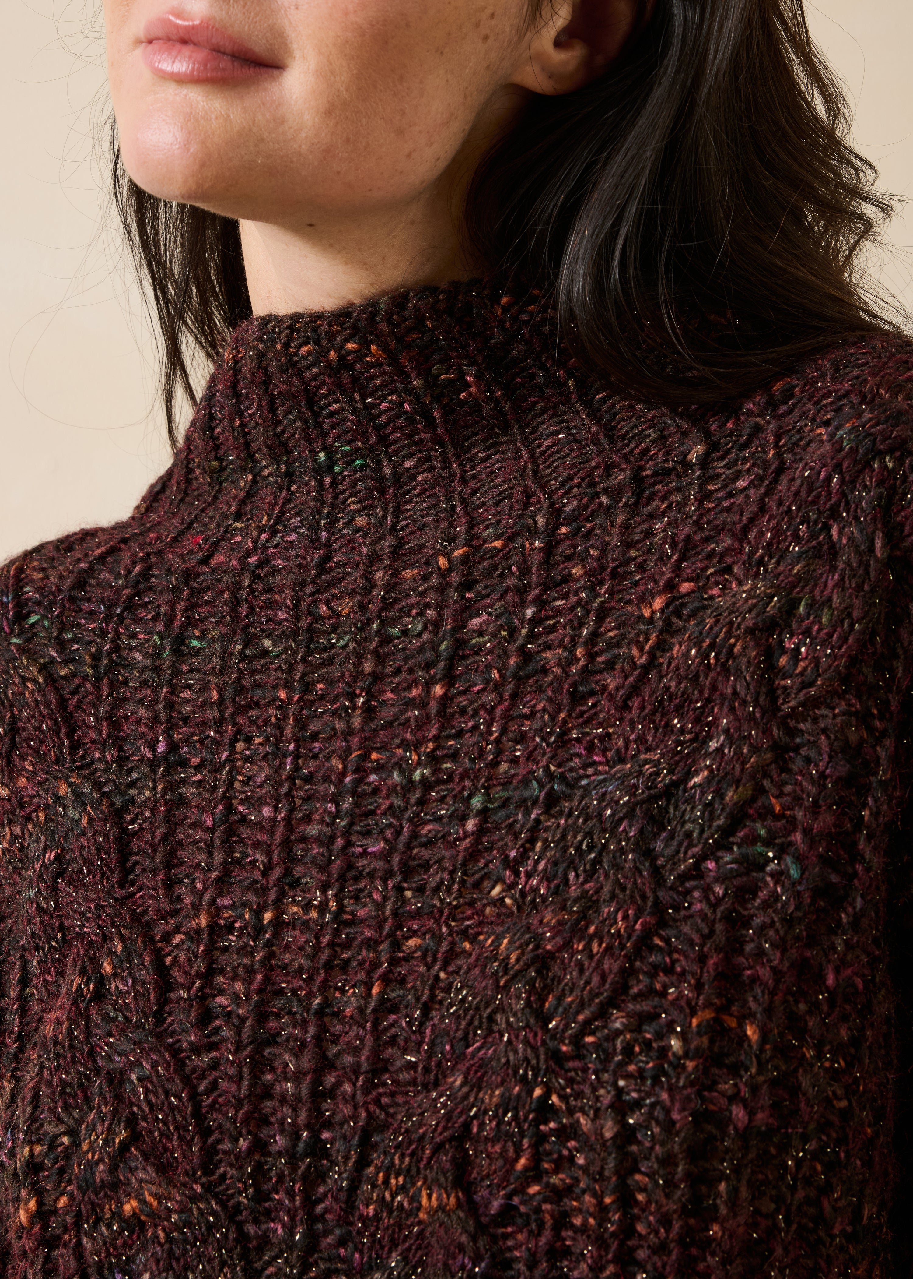 Pull marron manches longues col montant à torsades