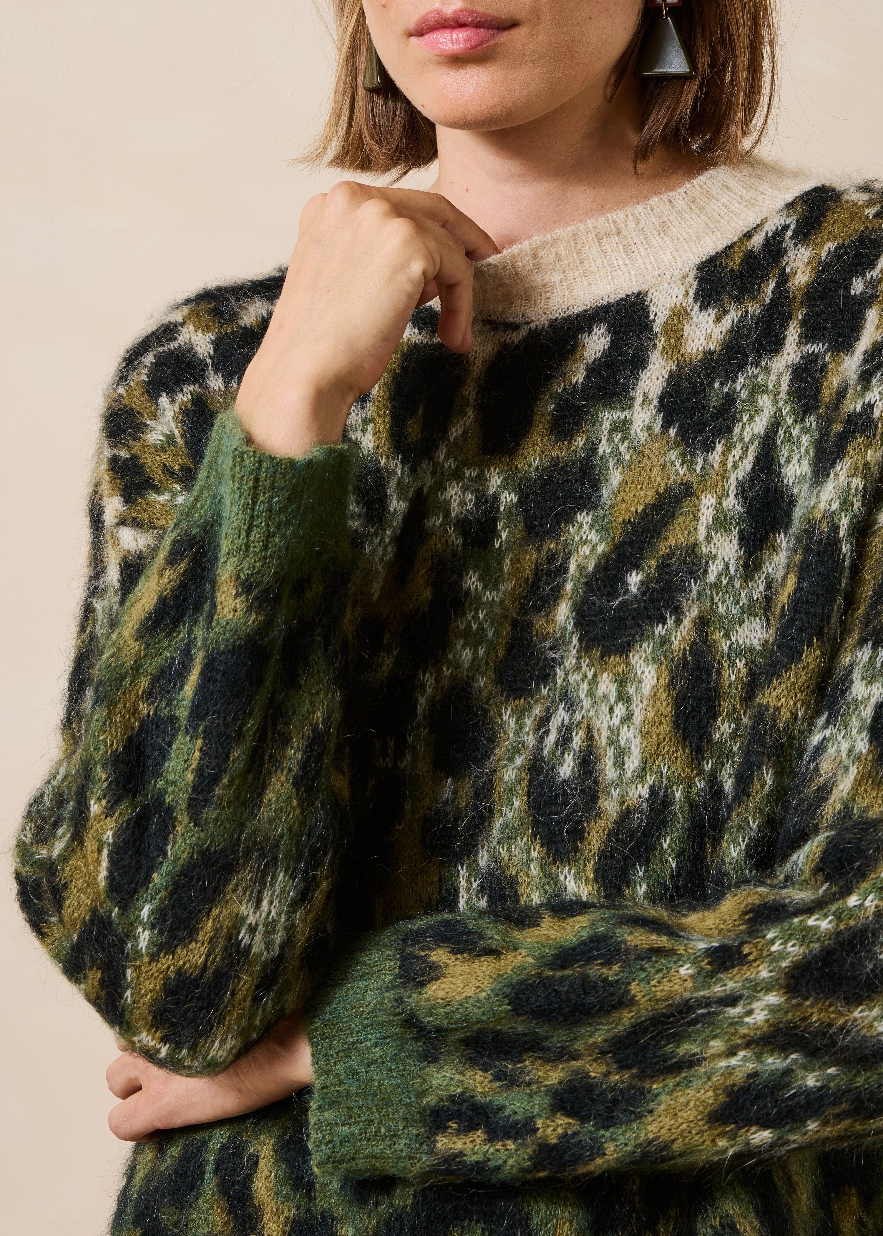 Kaki Pullover mit langen Ärmeln und Jacquard-Leopardenmuster