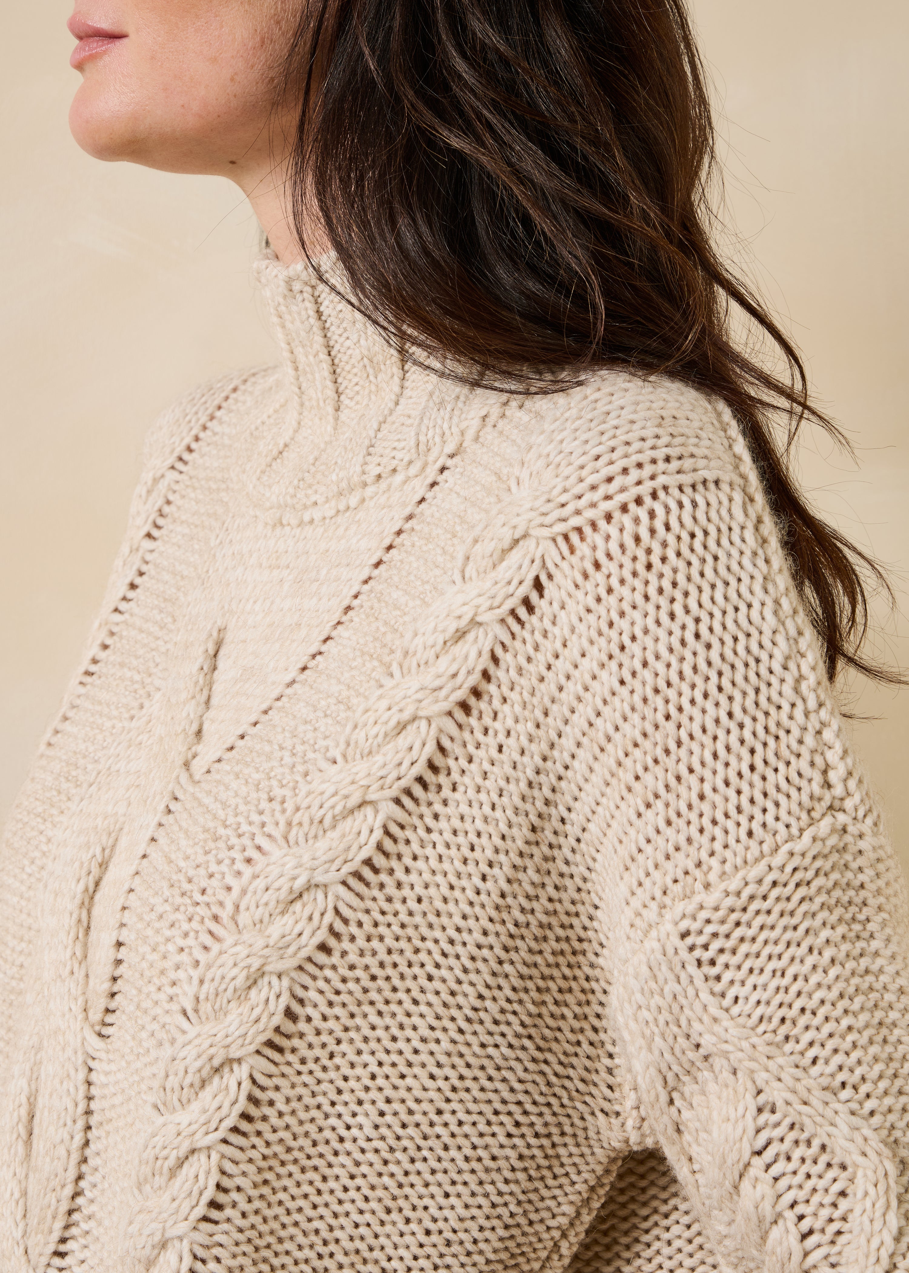 Pull beige manches longues col montant