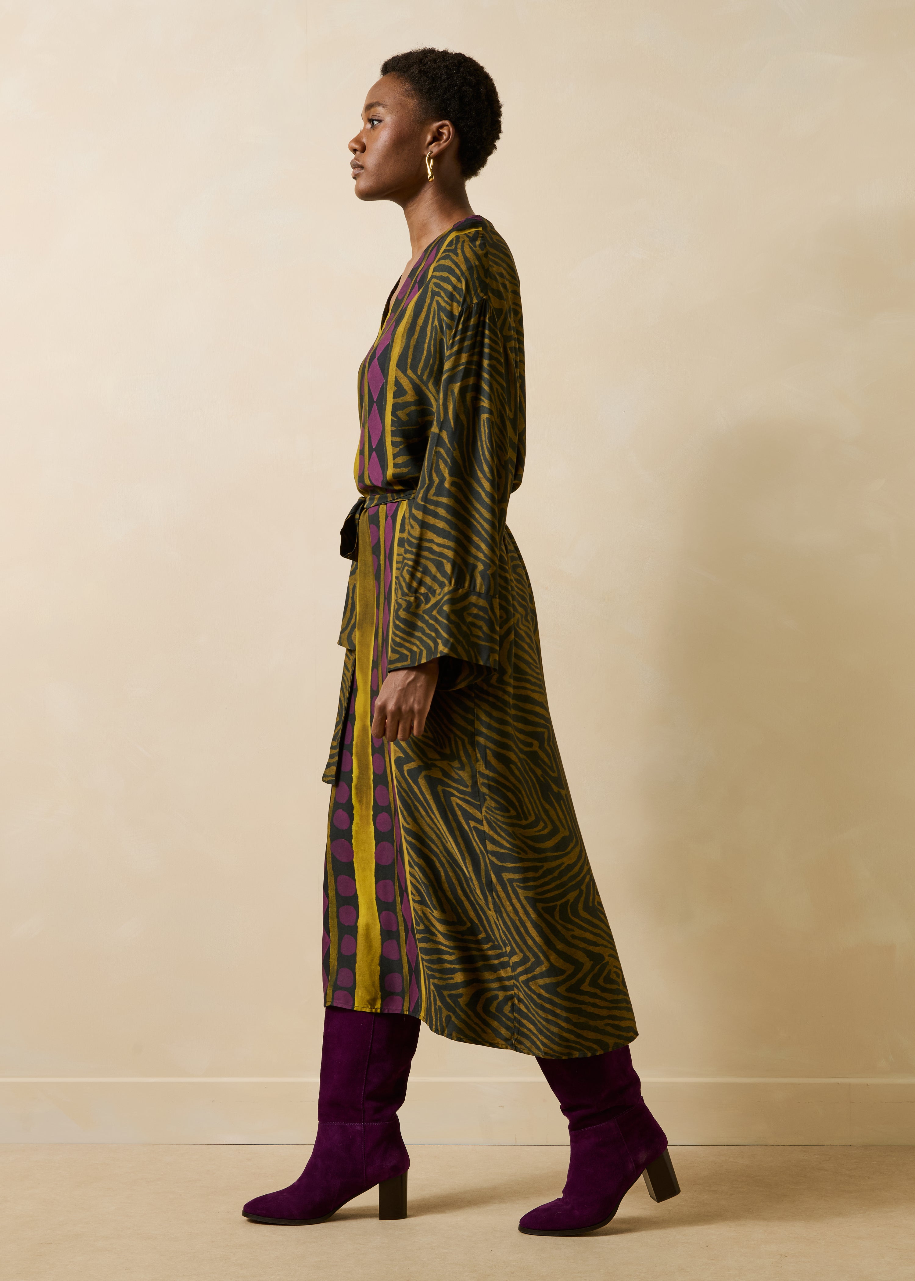 Robe longue noir et ocre manches longues à imprimé