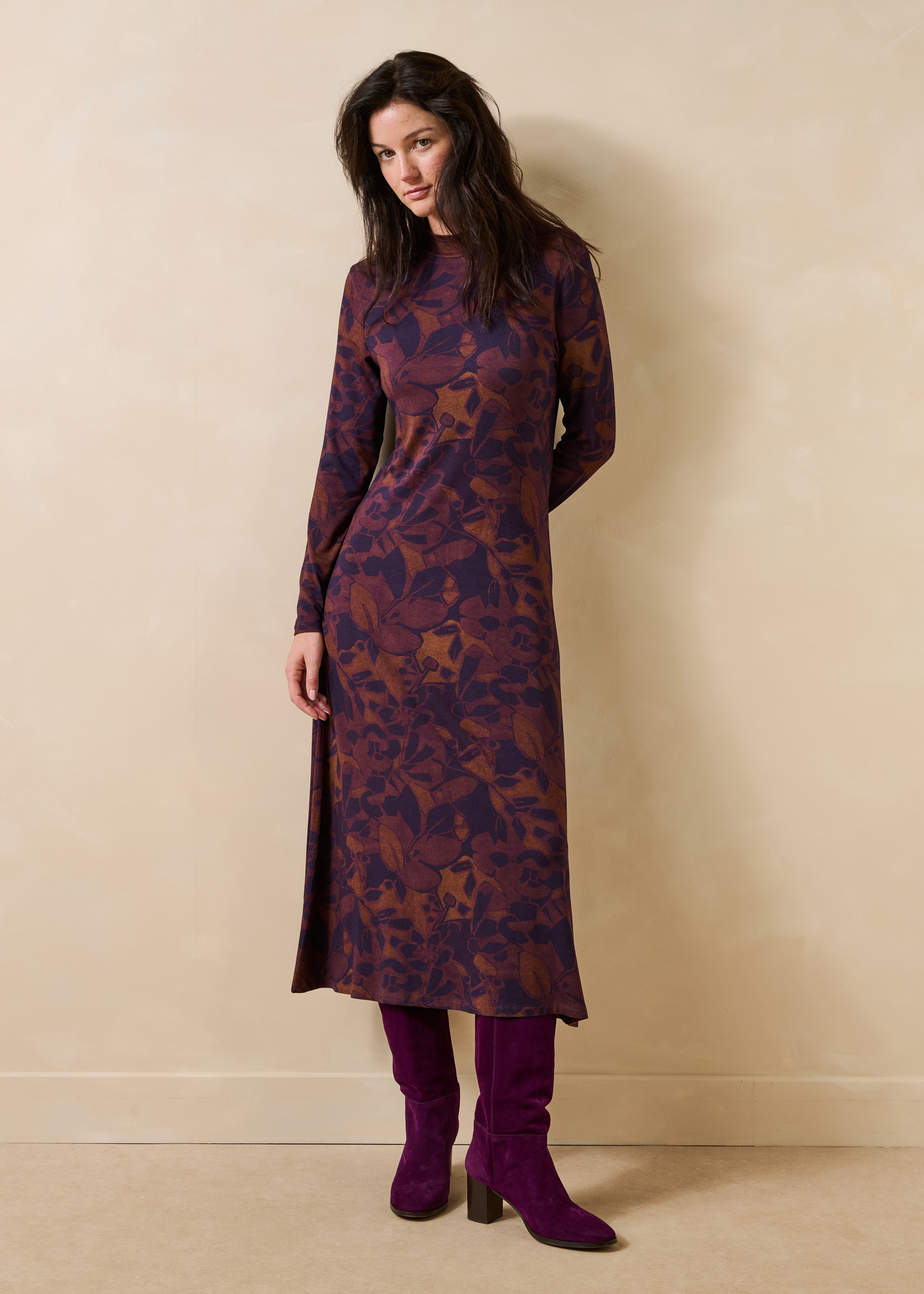 Robe longue violette à imprimé floral manches longues