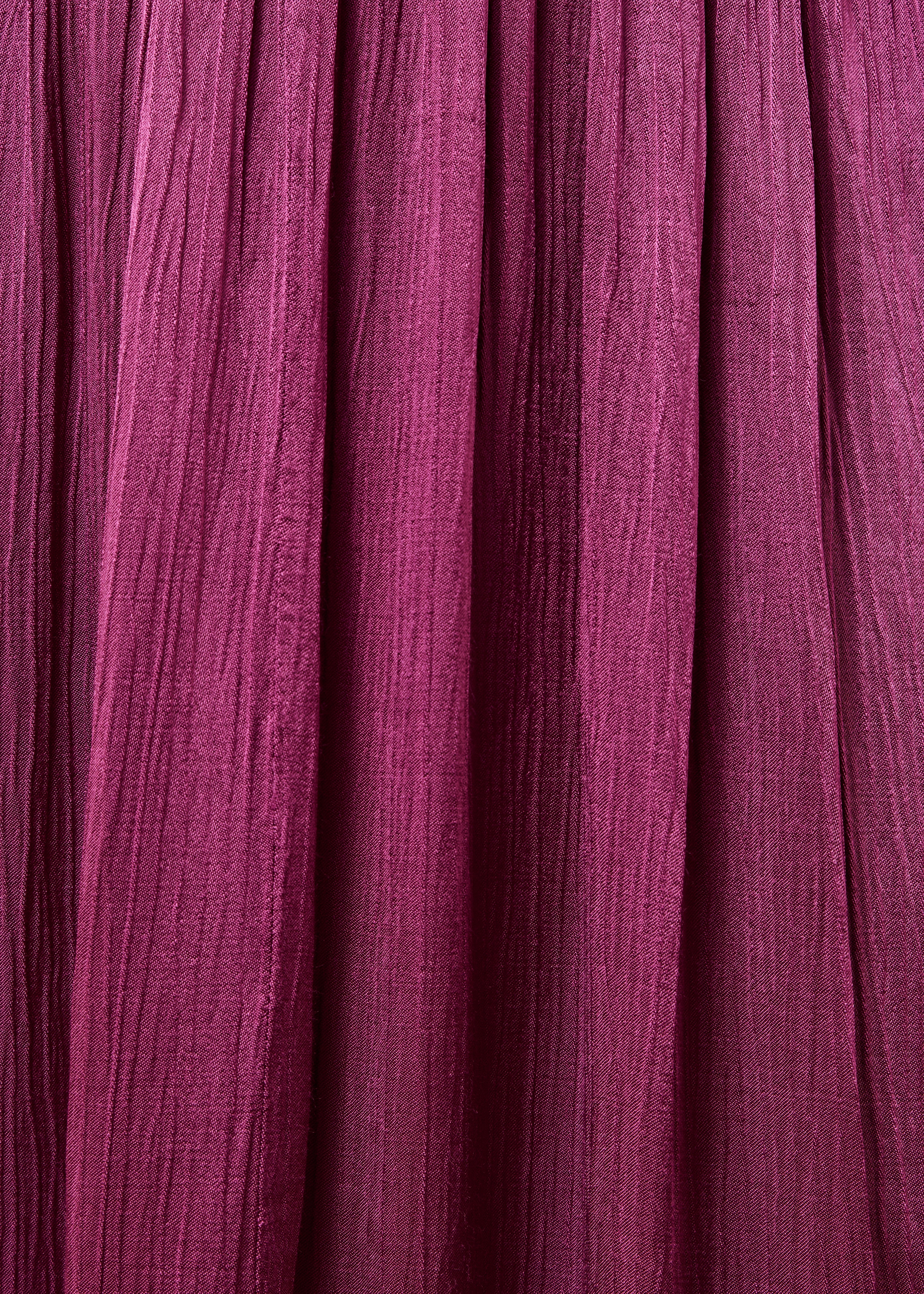 Abito lungo viola in satin con maniche corte e scollo a V