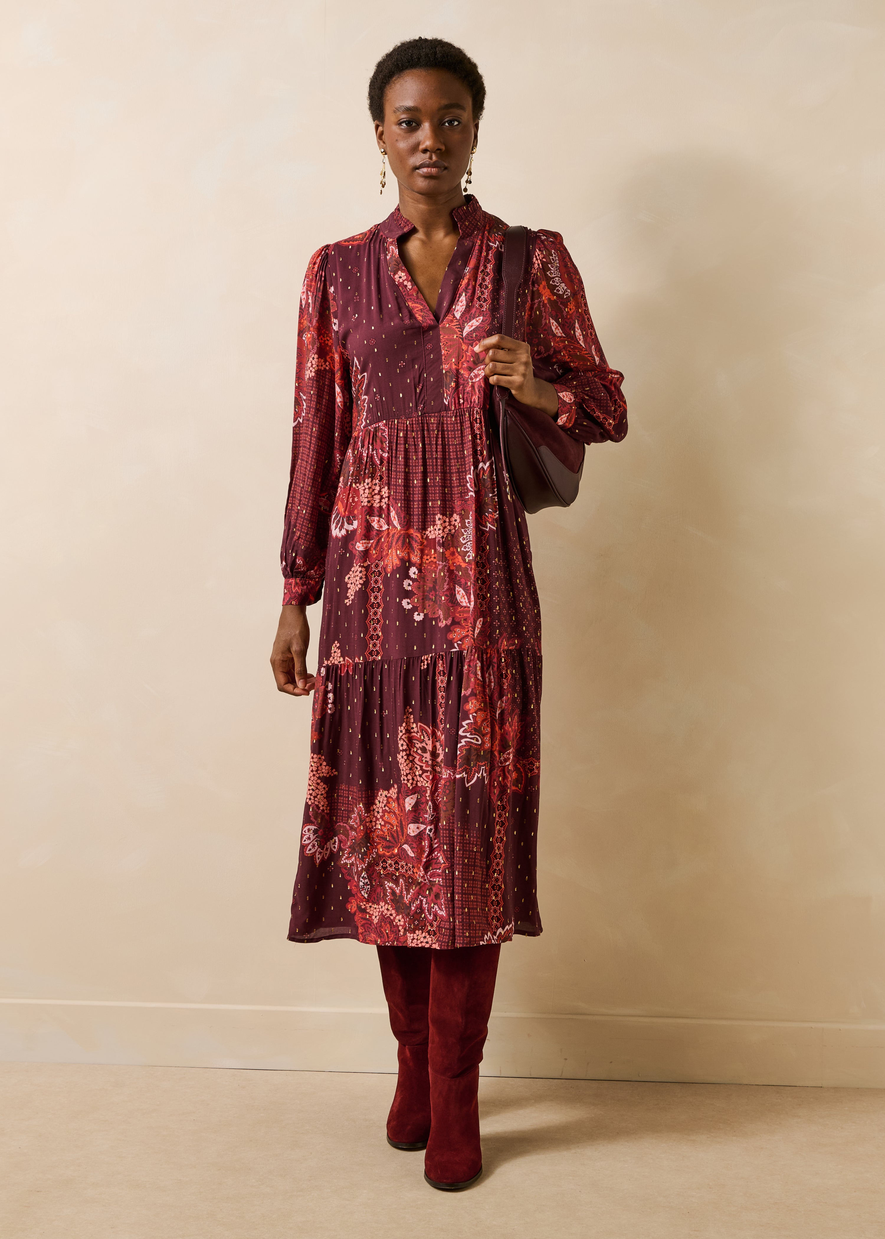 Long red printed dress with long sleeves and Tunisian collar