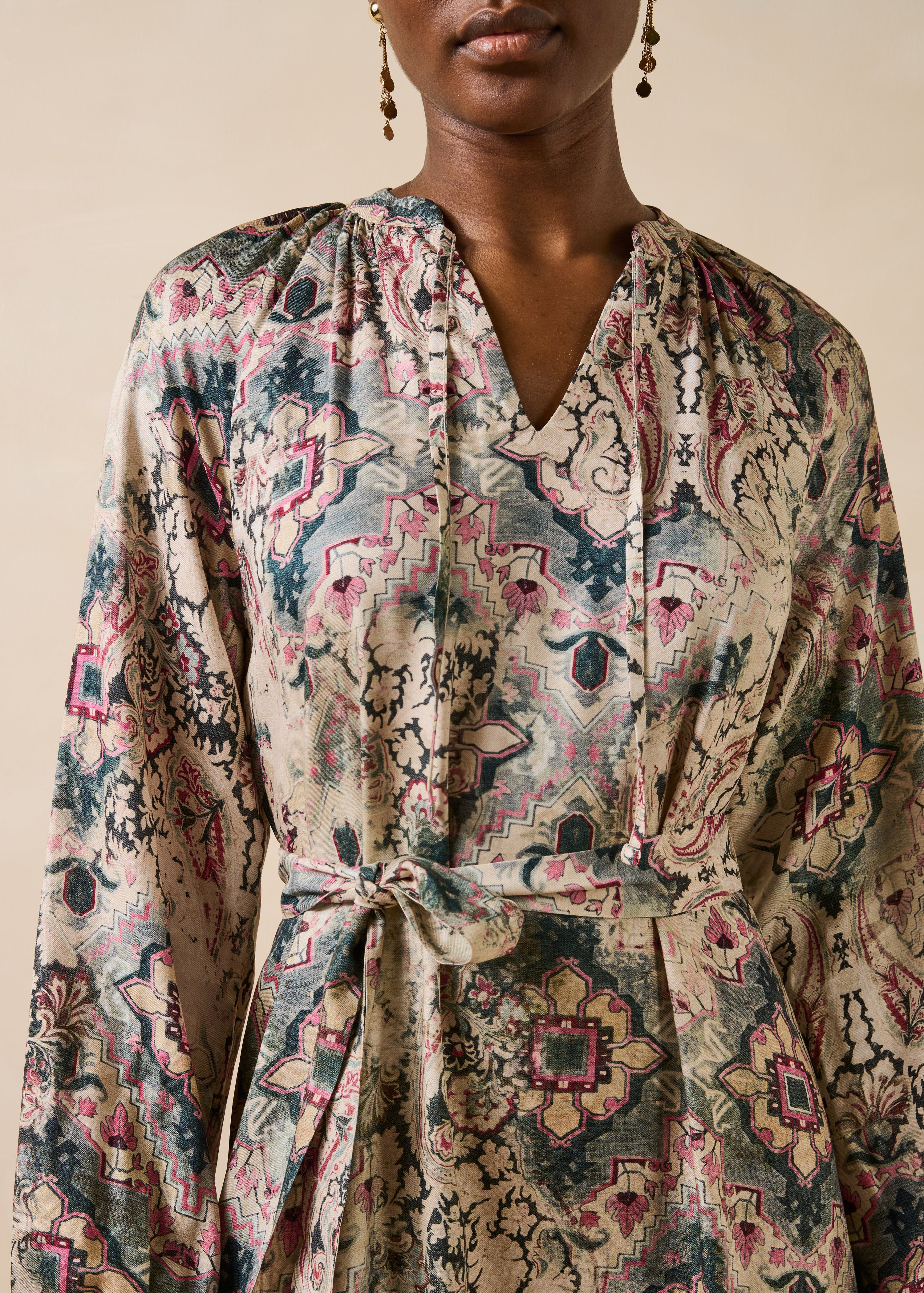 Robe écrue manches longues à imprimé