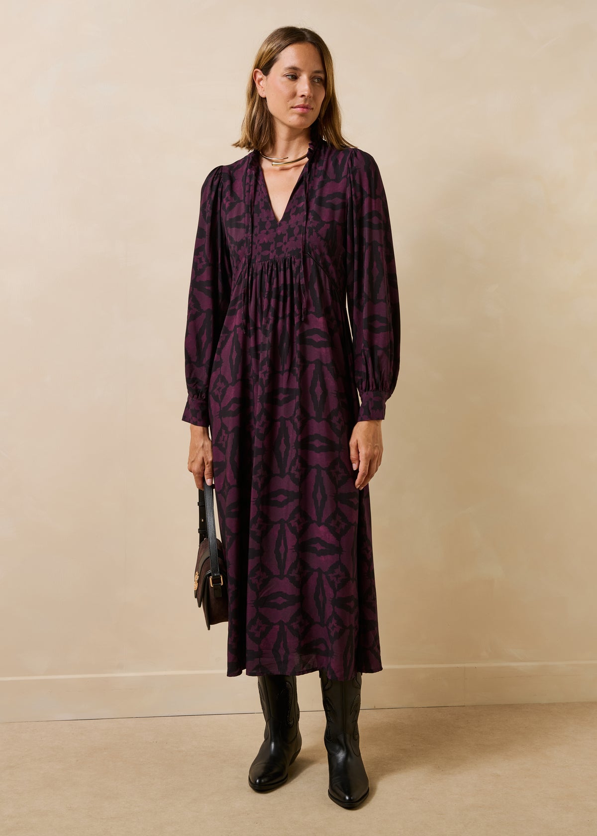 Robe noir et bordeaux - Guita