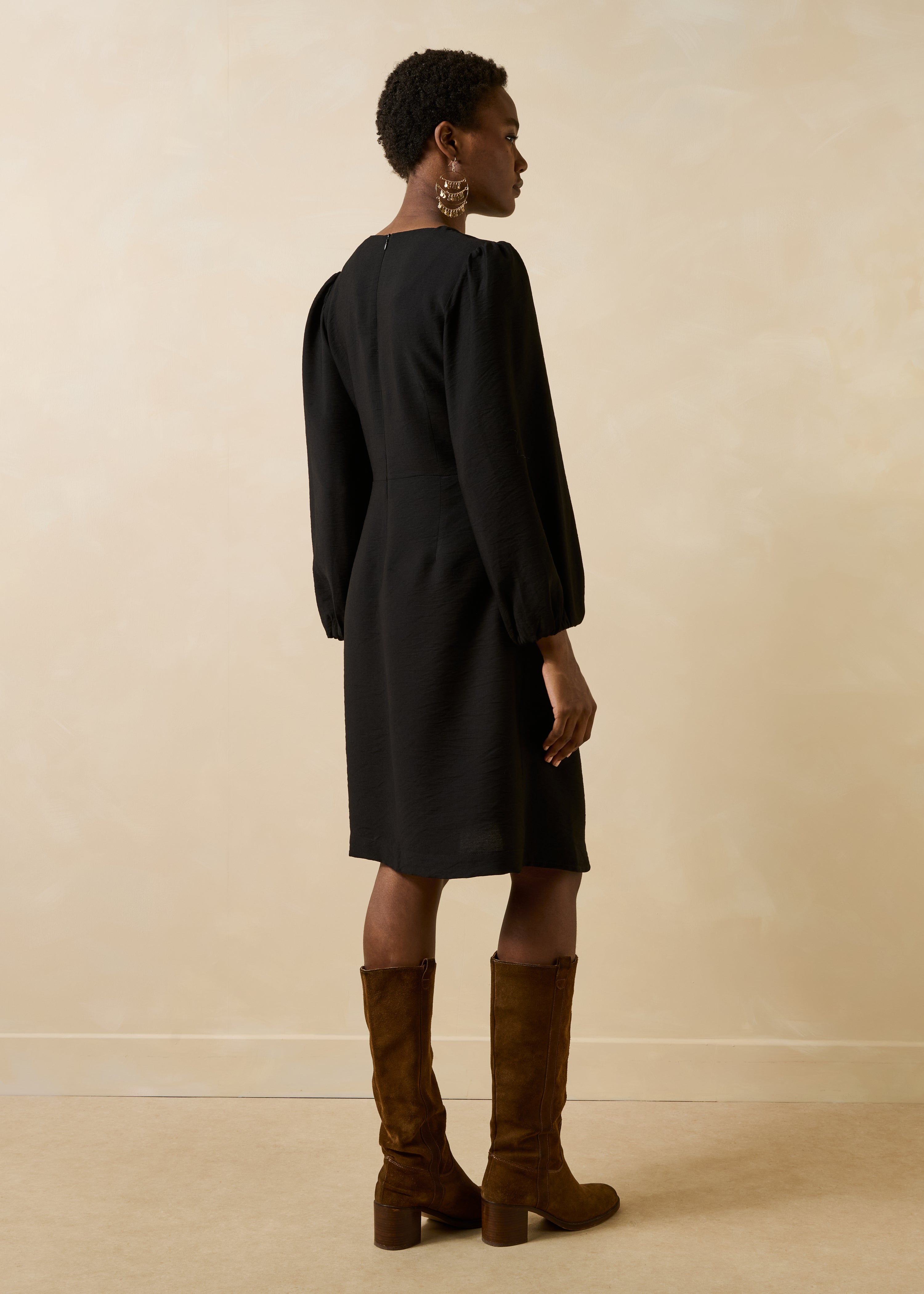 Robe midi cintrée noire portefeuille