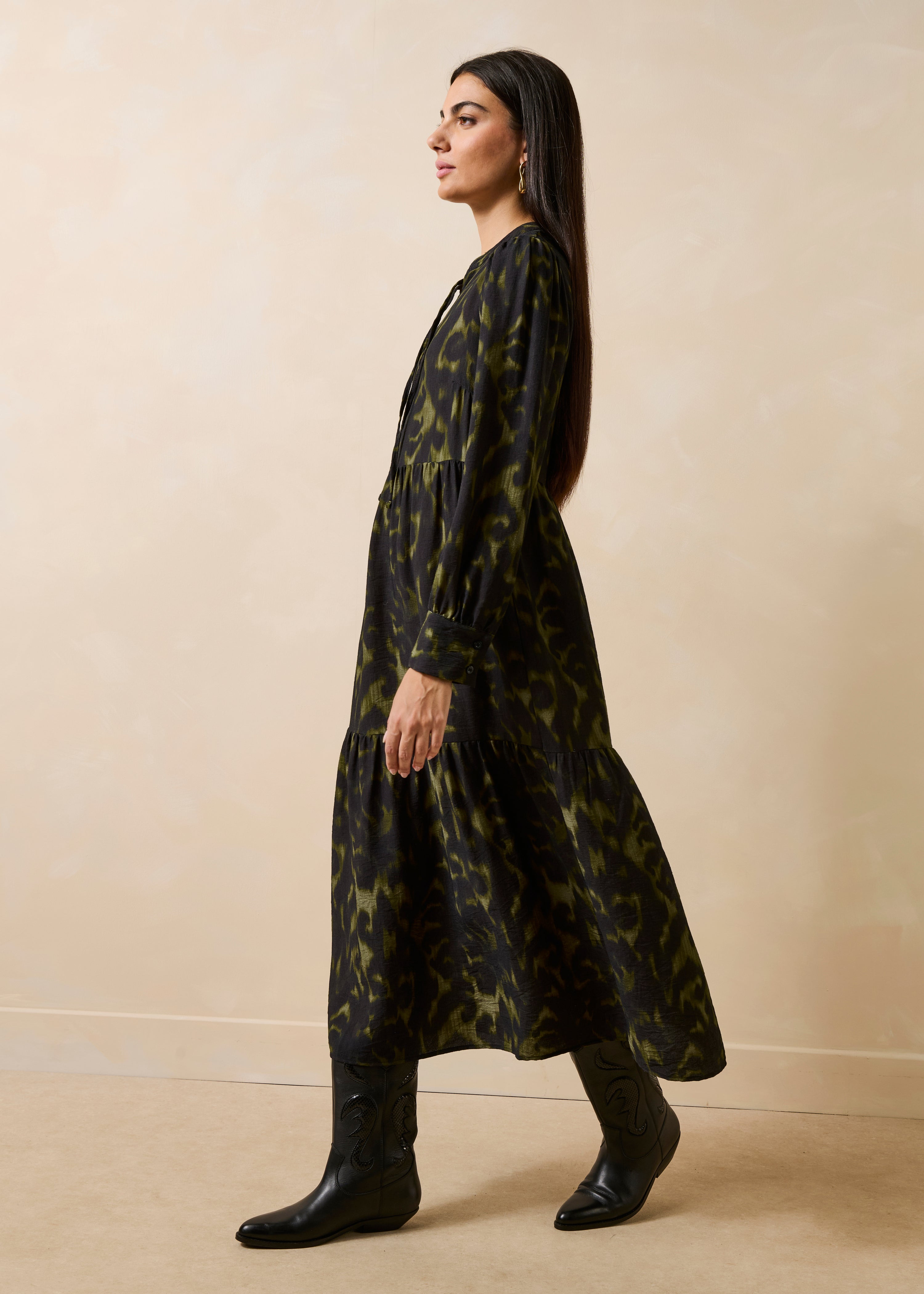 Robe longue kaki ample manches longues imprimée