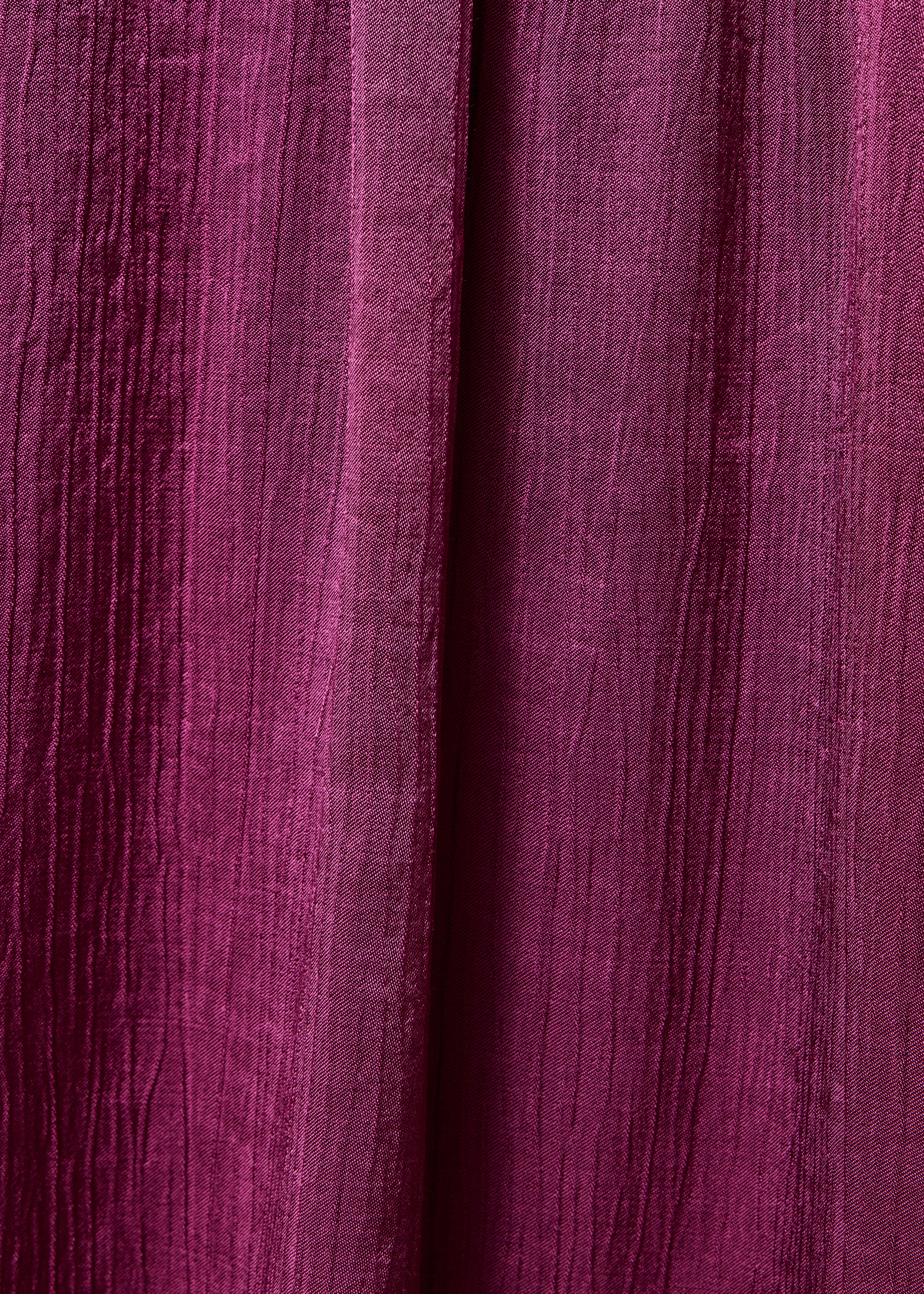 Short-sleeve violet satin top with Tunisian neckline