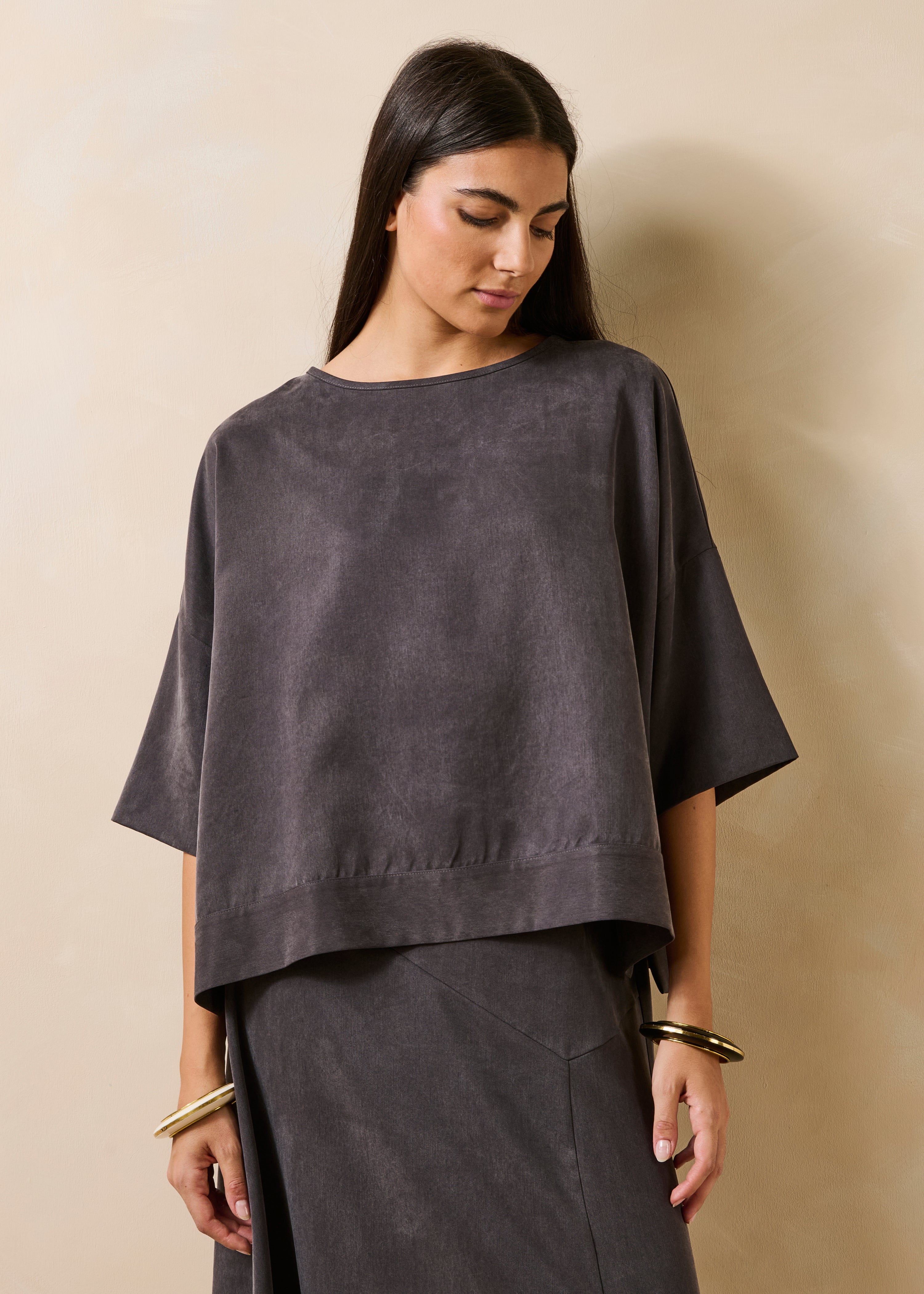 Top ample gris en satin de lyocell