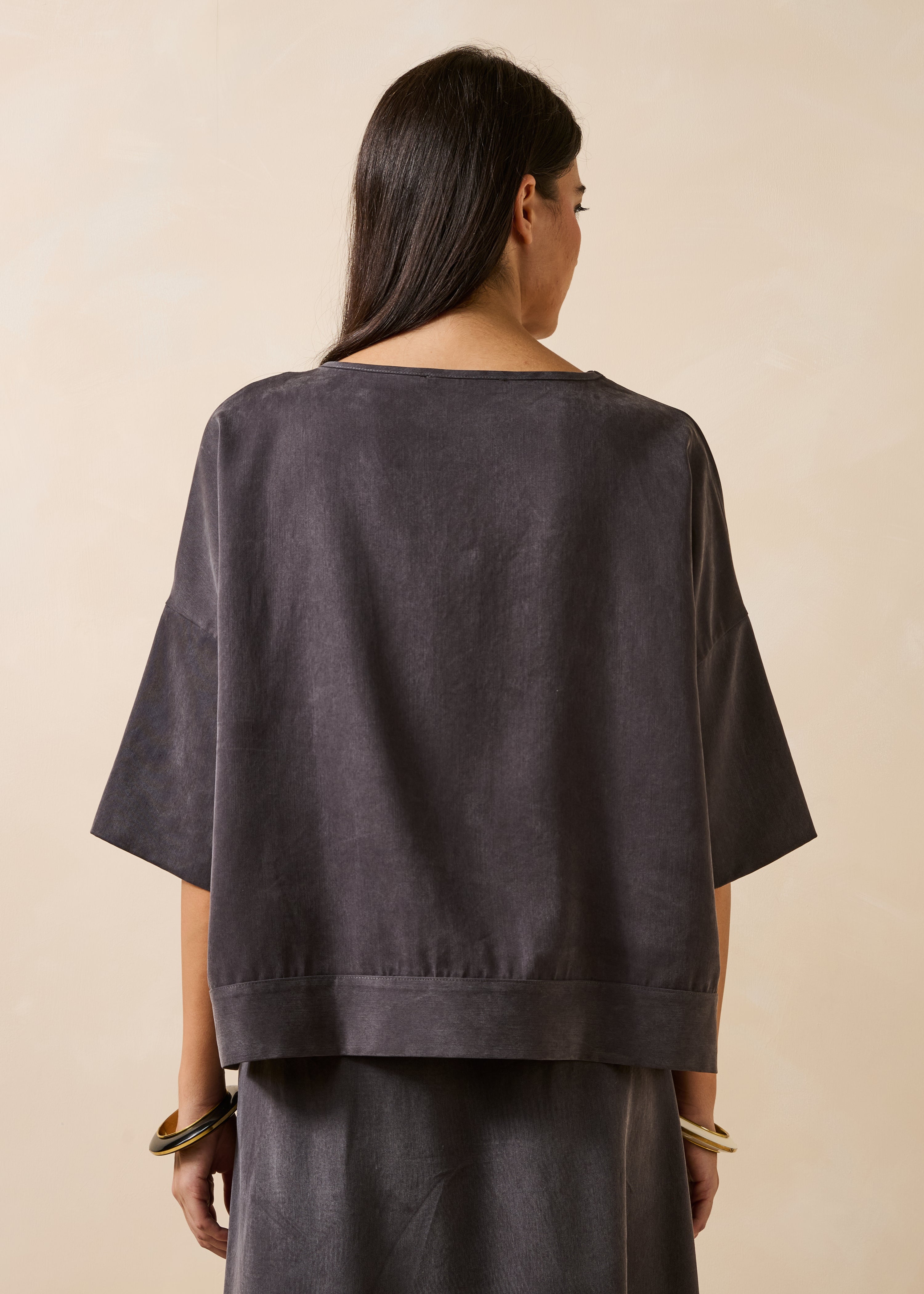 Top ample gris en satin de lyocell