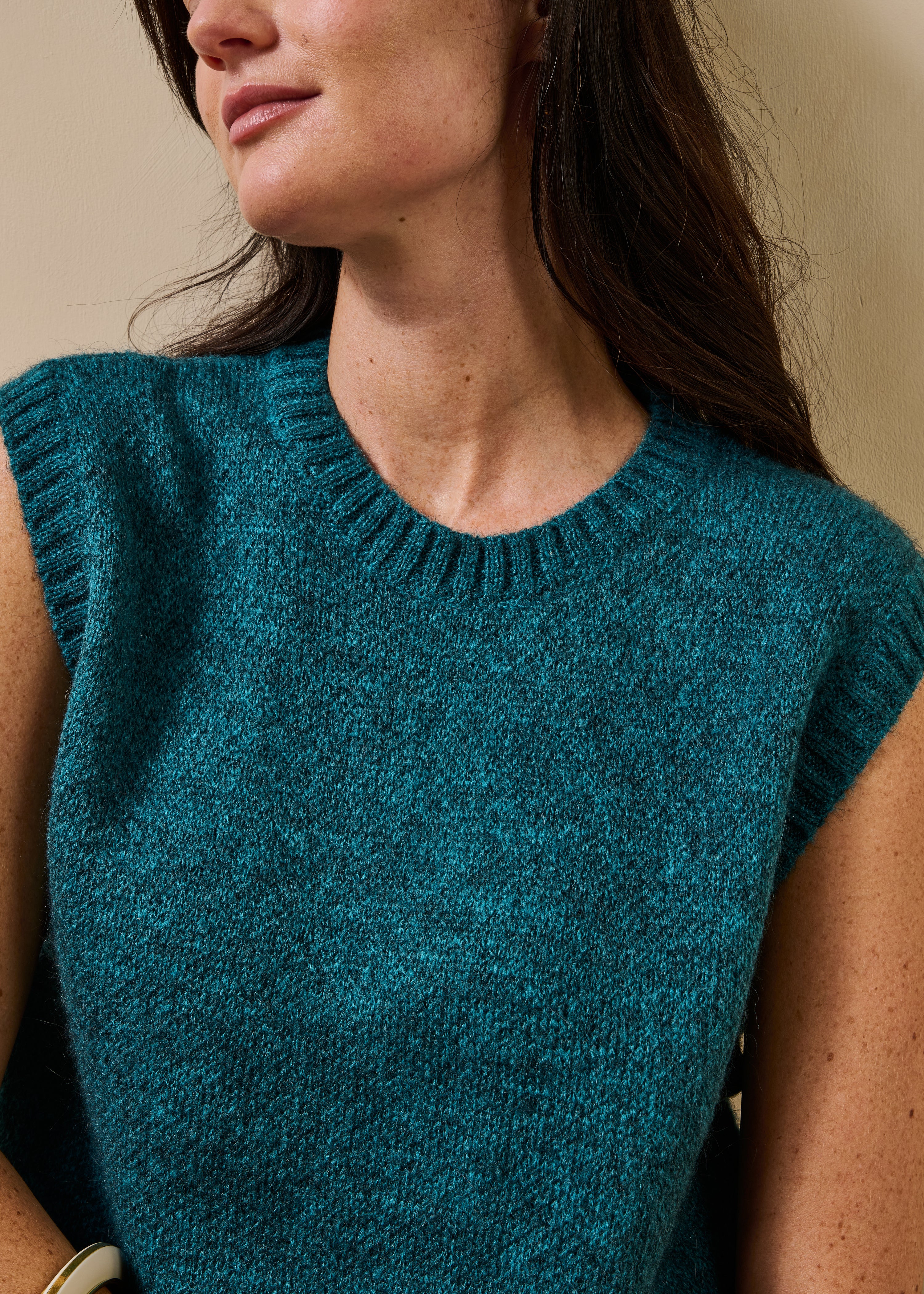 Ärmelloser Pullover in Petrolblau mit Rundhalsausschnitt