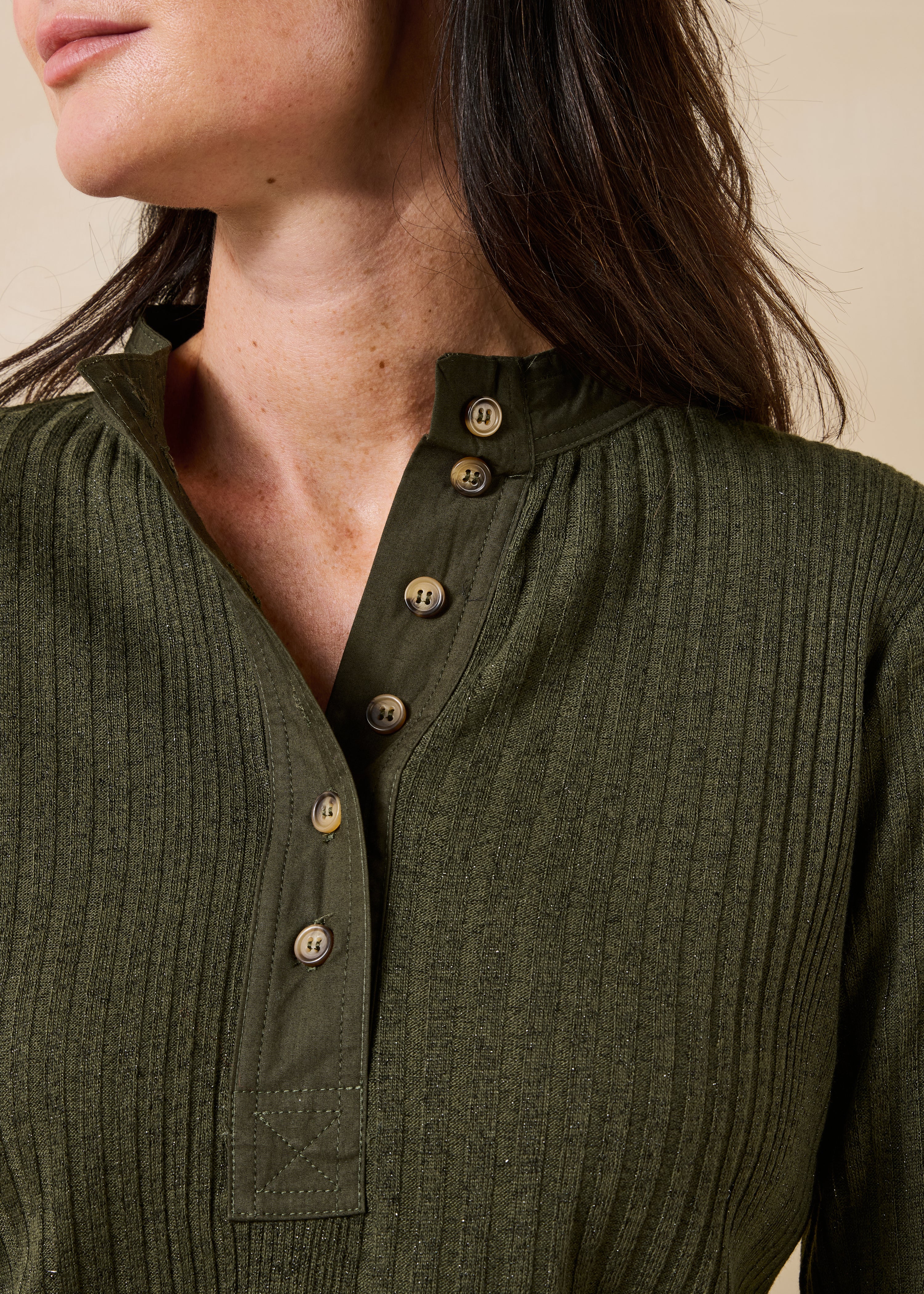 Long-sleeve ribbed knit khaki T-shirt