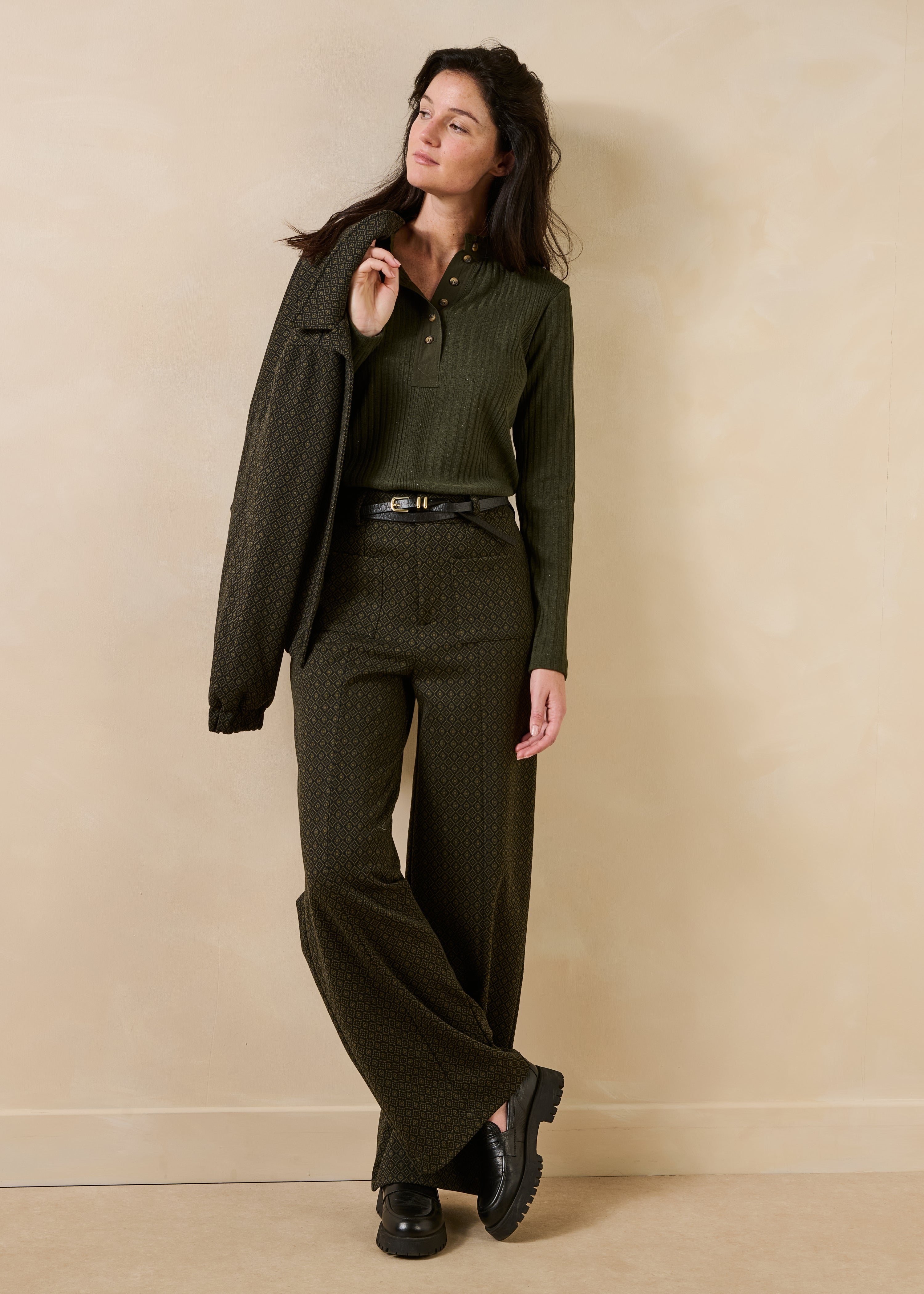 Long-sleeve ribbed knit khaki T-shirt