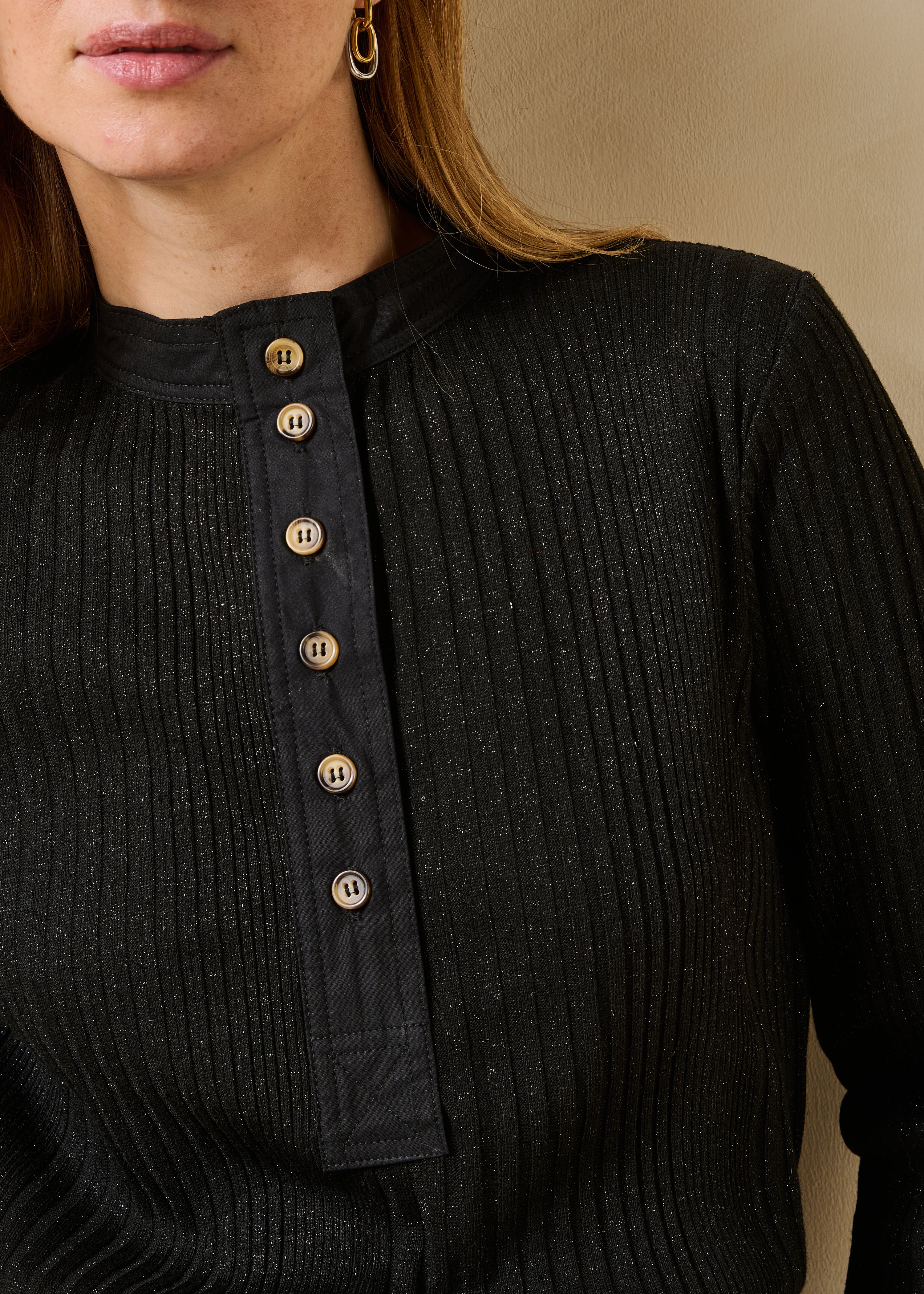 Black ribbed knit long sleeve T-shirt