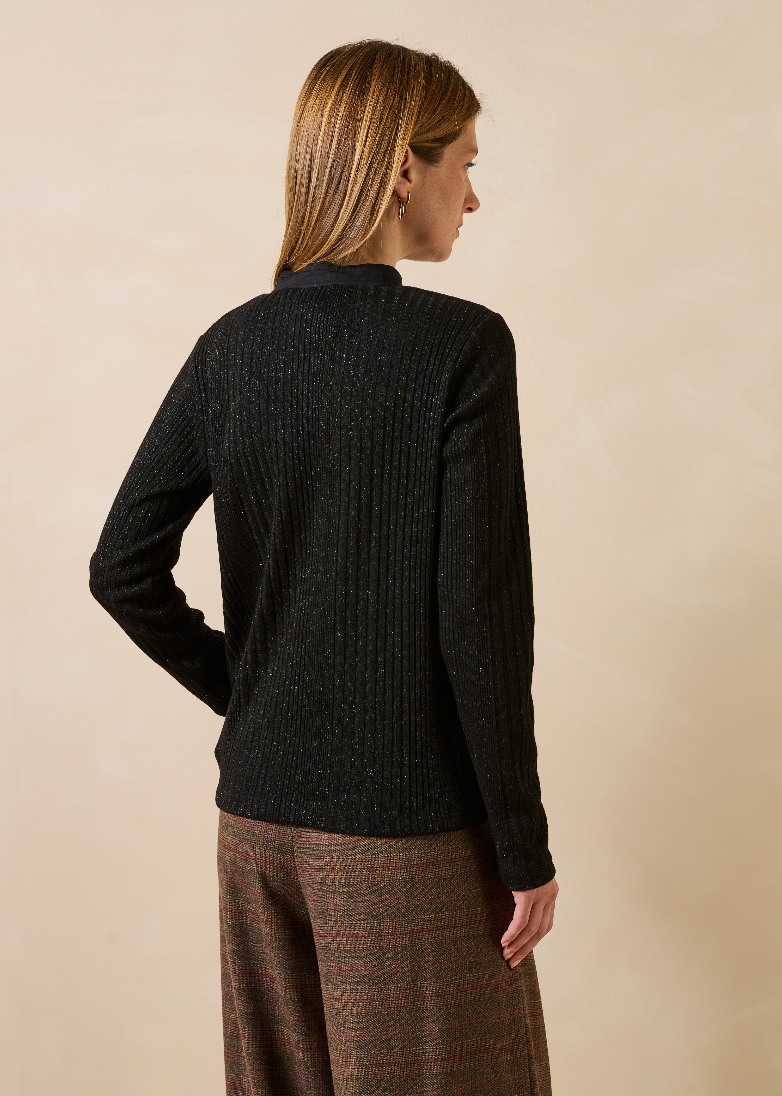 Black ribbed knit long sleeve T-shirt