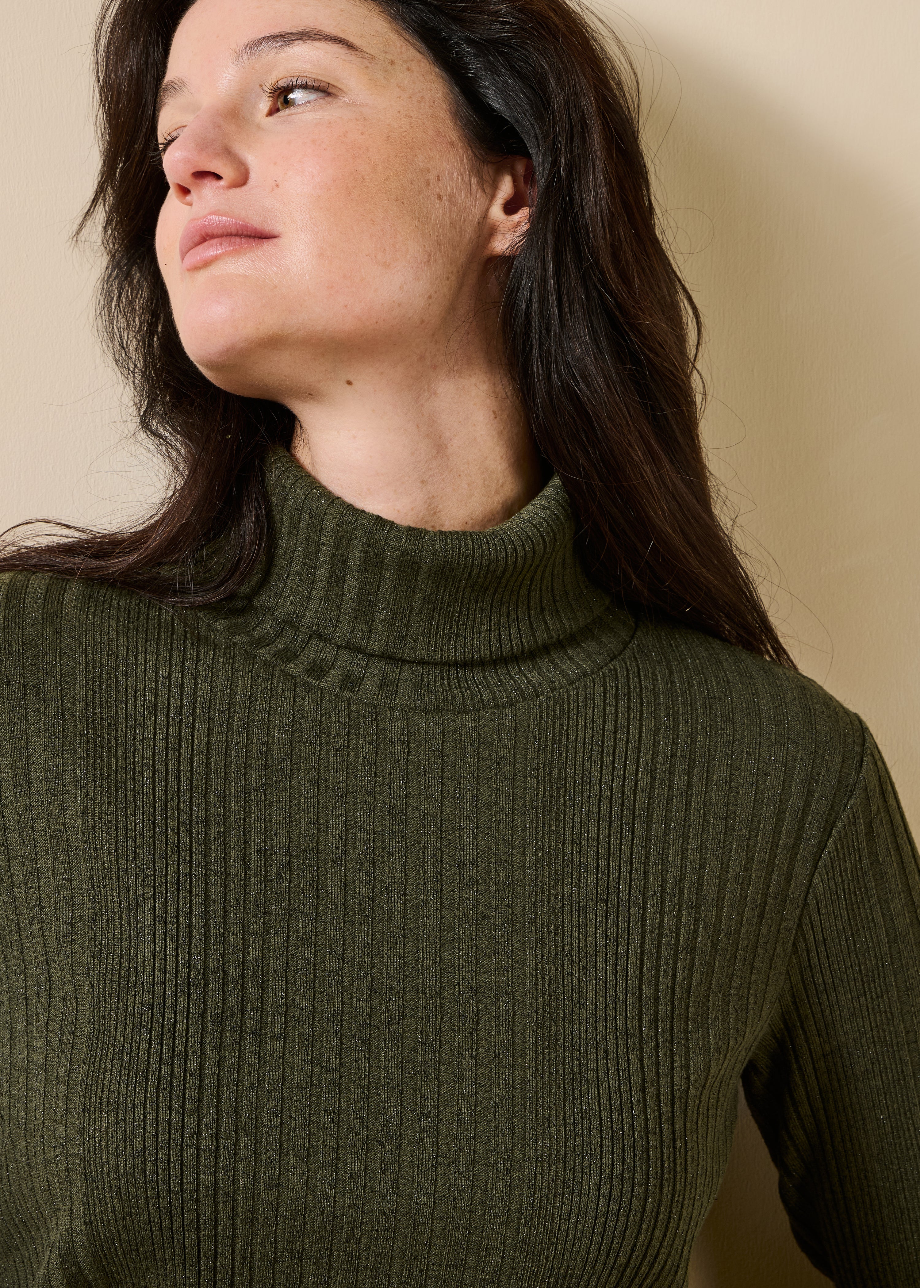 Kaki ribbed knit long-sleeve turtleneck t-shirt