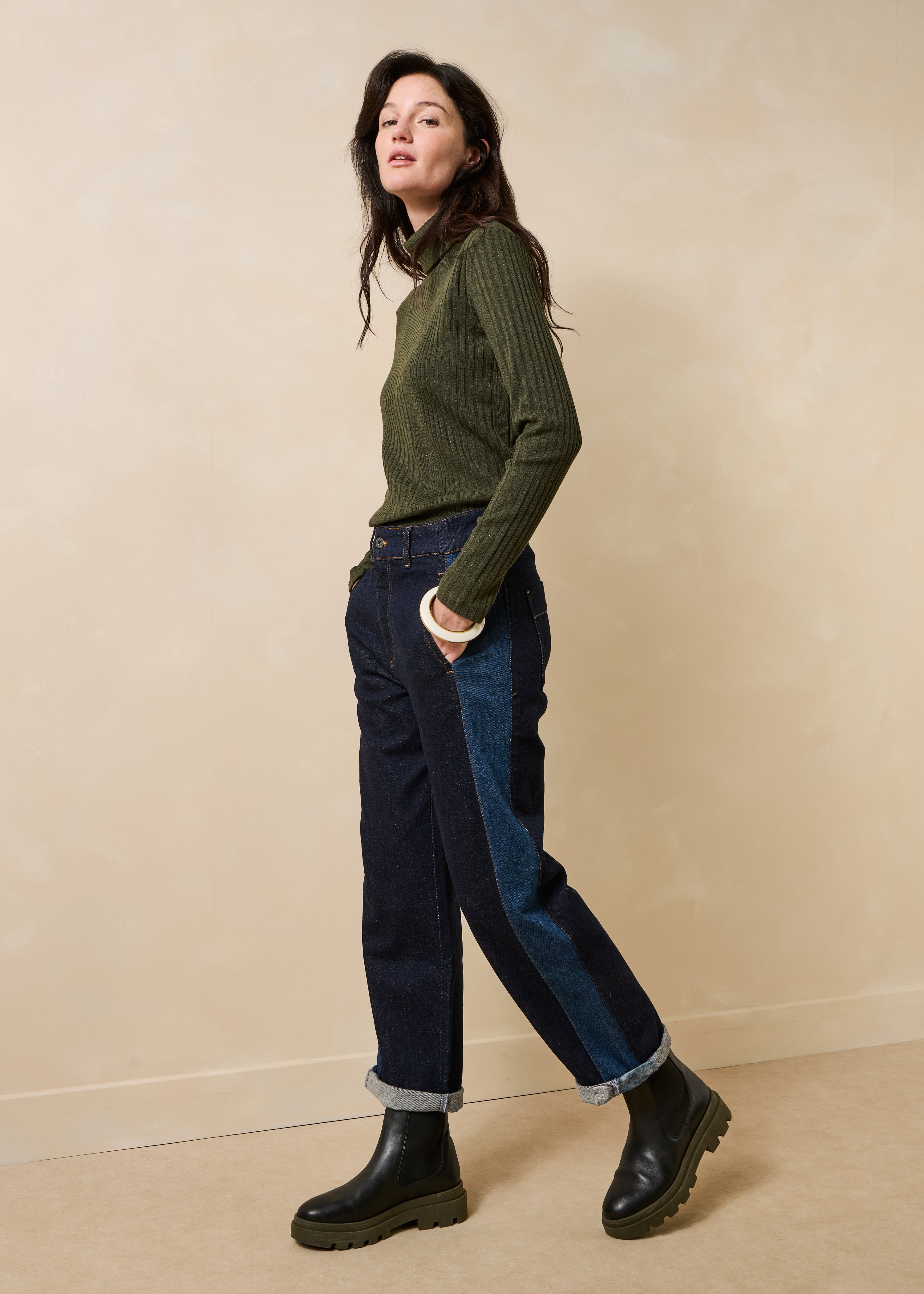 Kaki ribbed knit long-sleeve turtleneck t-shirt