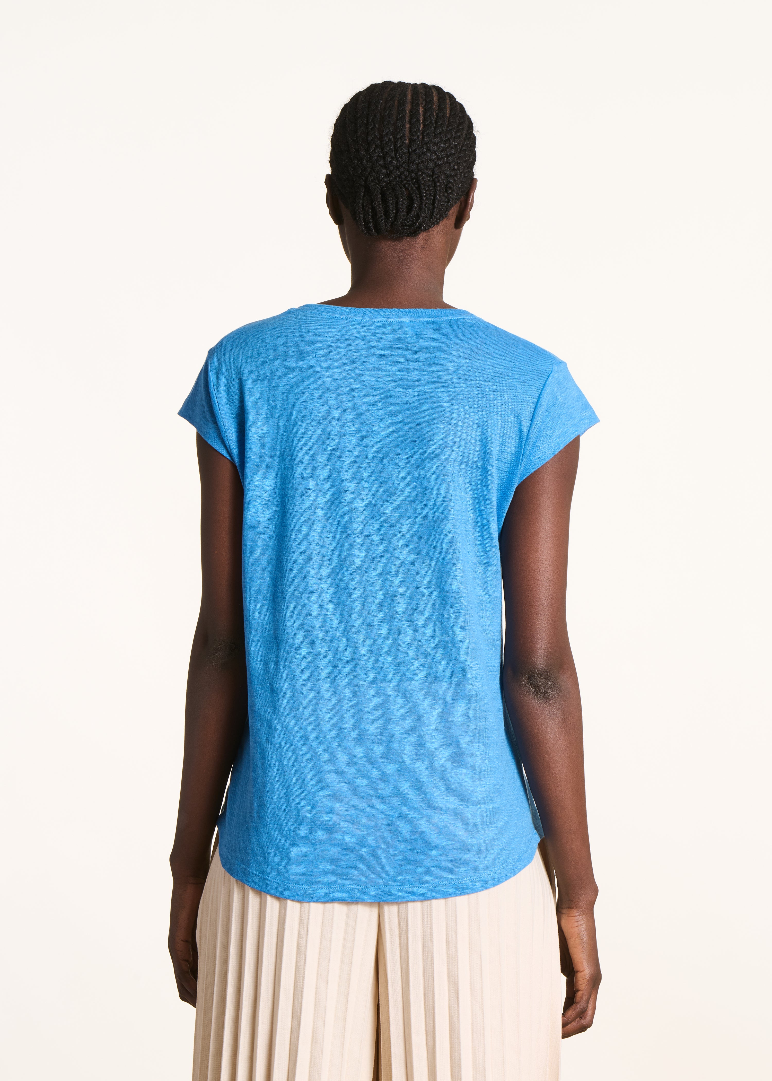 Blaues Leinen-T-Shirt mit kurzen Ärmeln