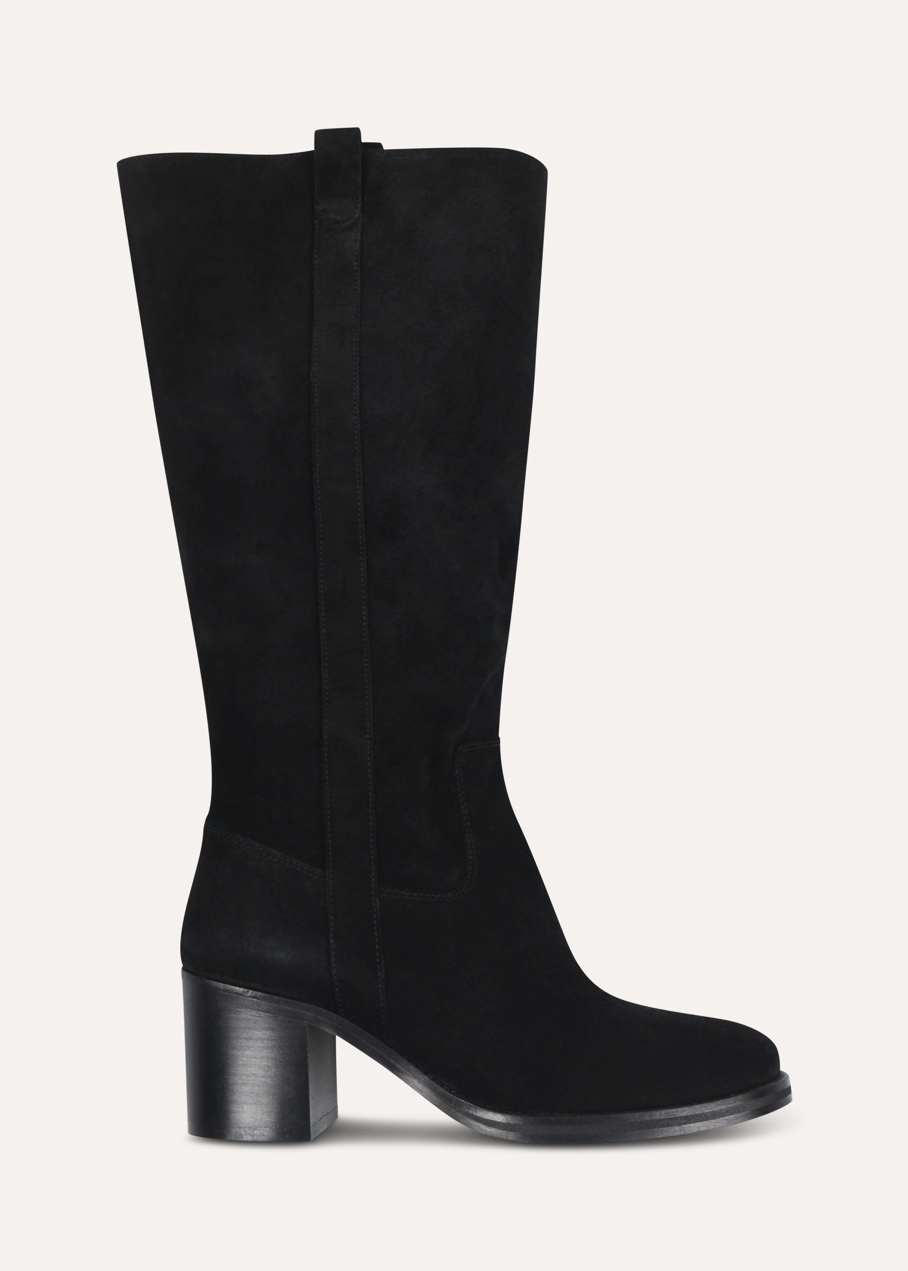 Schwarze Stiefel mit Absätzen aus Leder