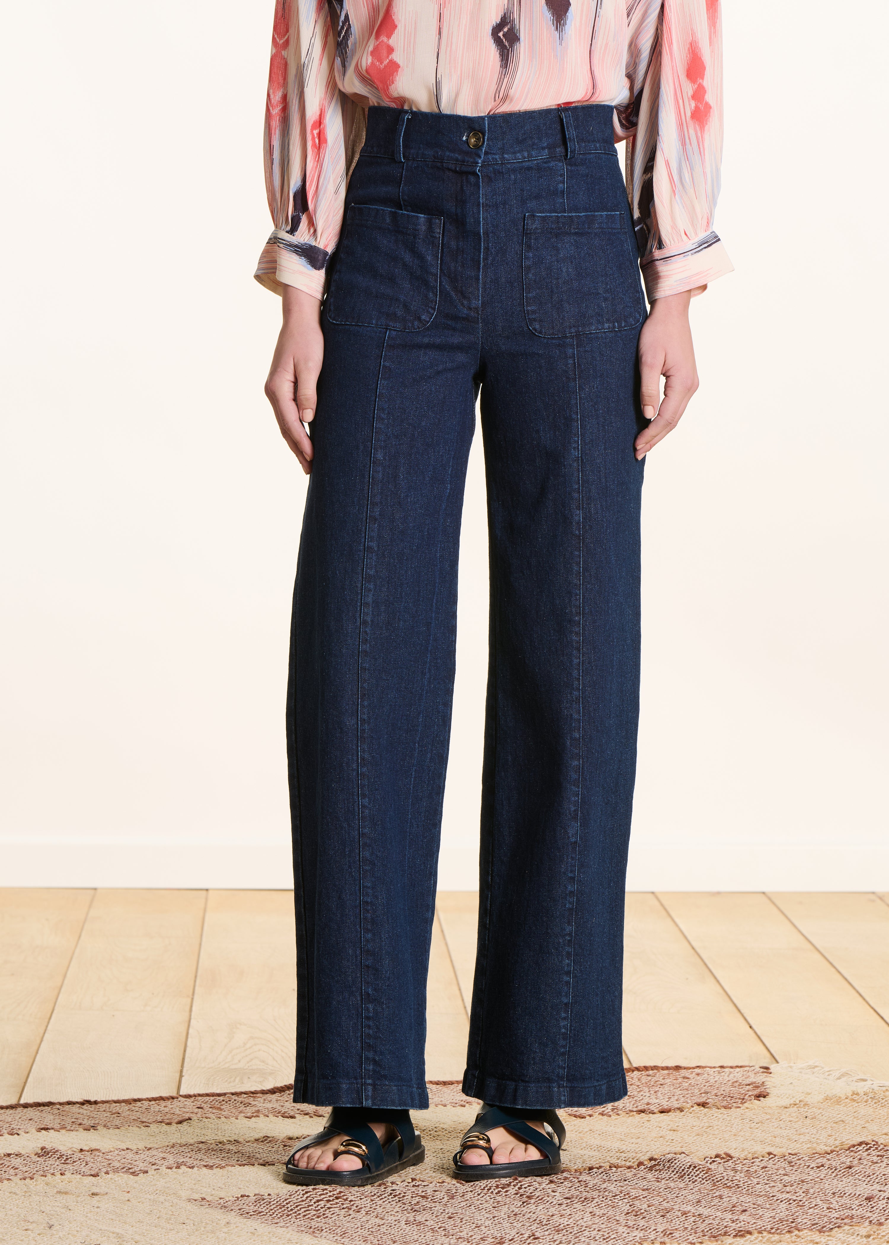 High-waisted raw wide-leg jeans