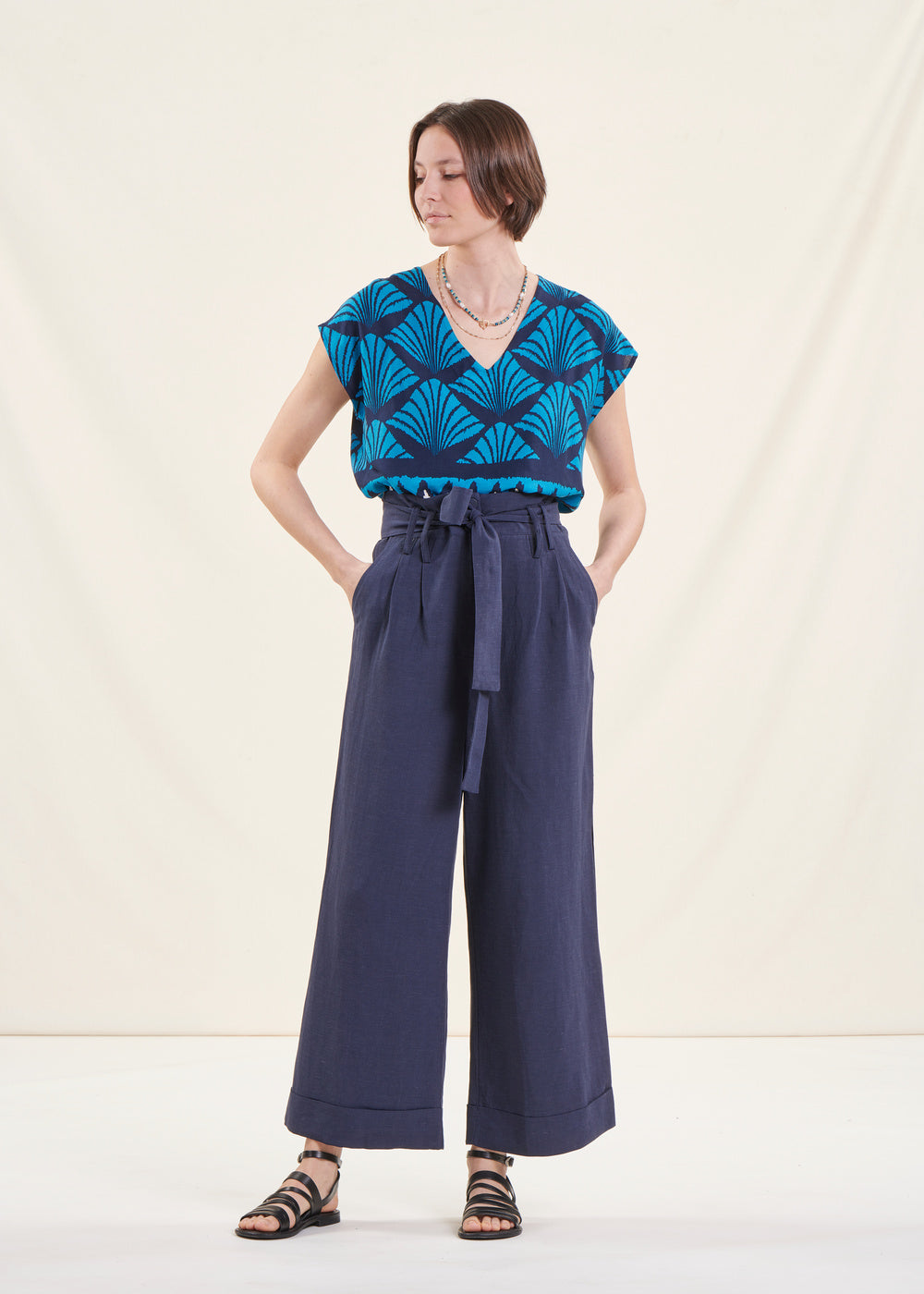 Pantalon large bleu foncé habillé à taille haute