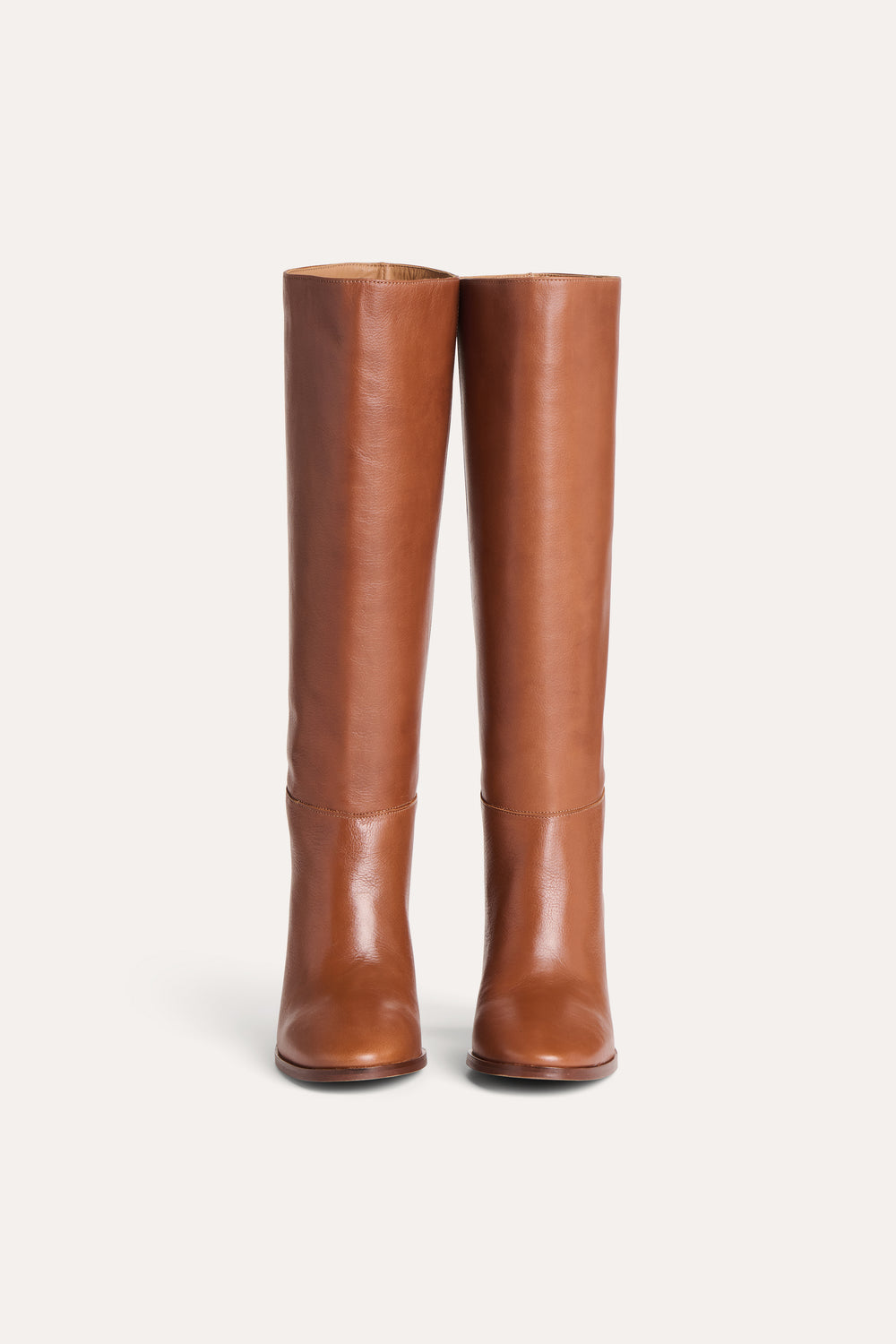 Stiefel mit Absätzen aus cognacfarbenem Leder