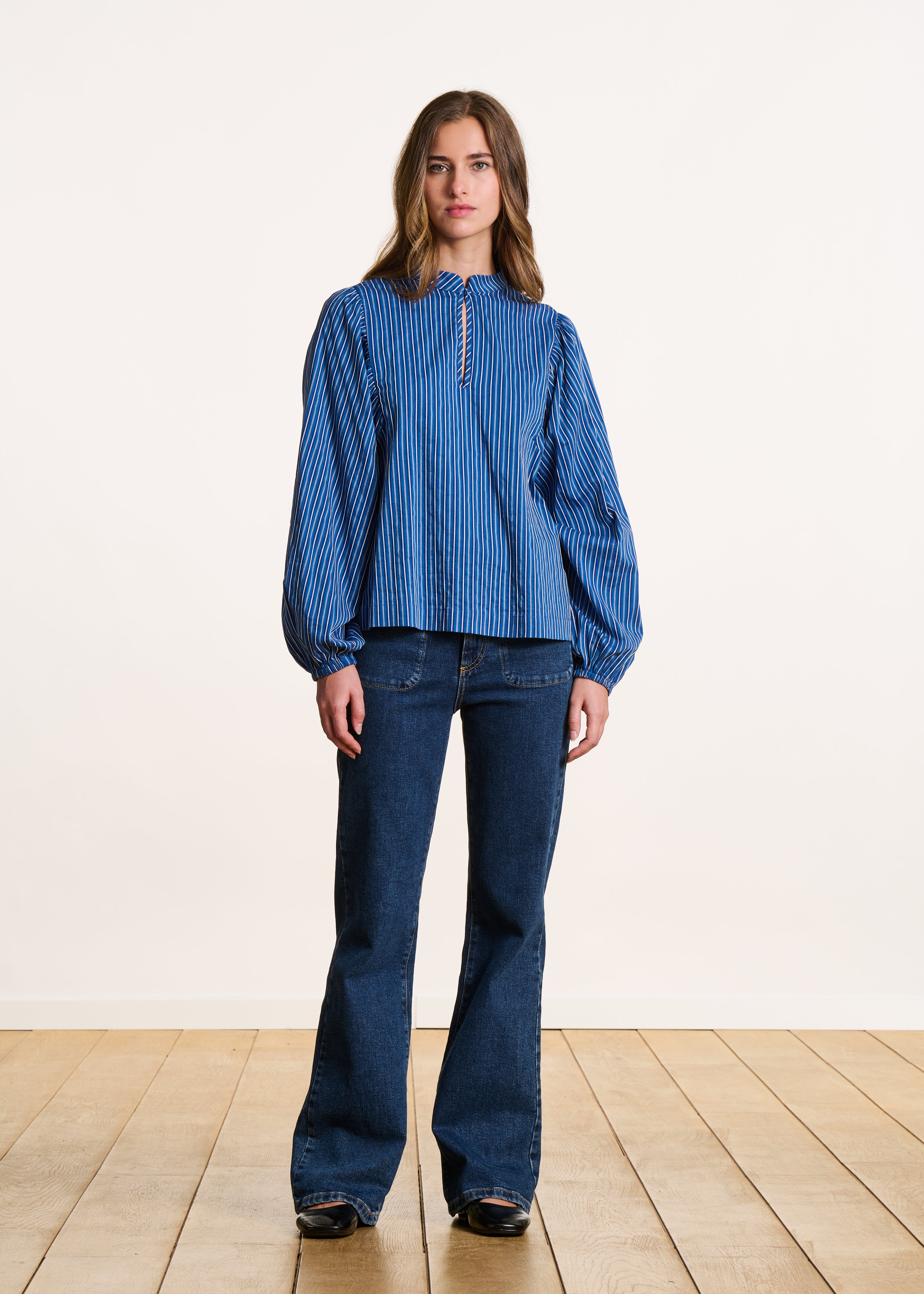 High-rise bootcut jeans in organic cotton