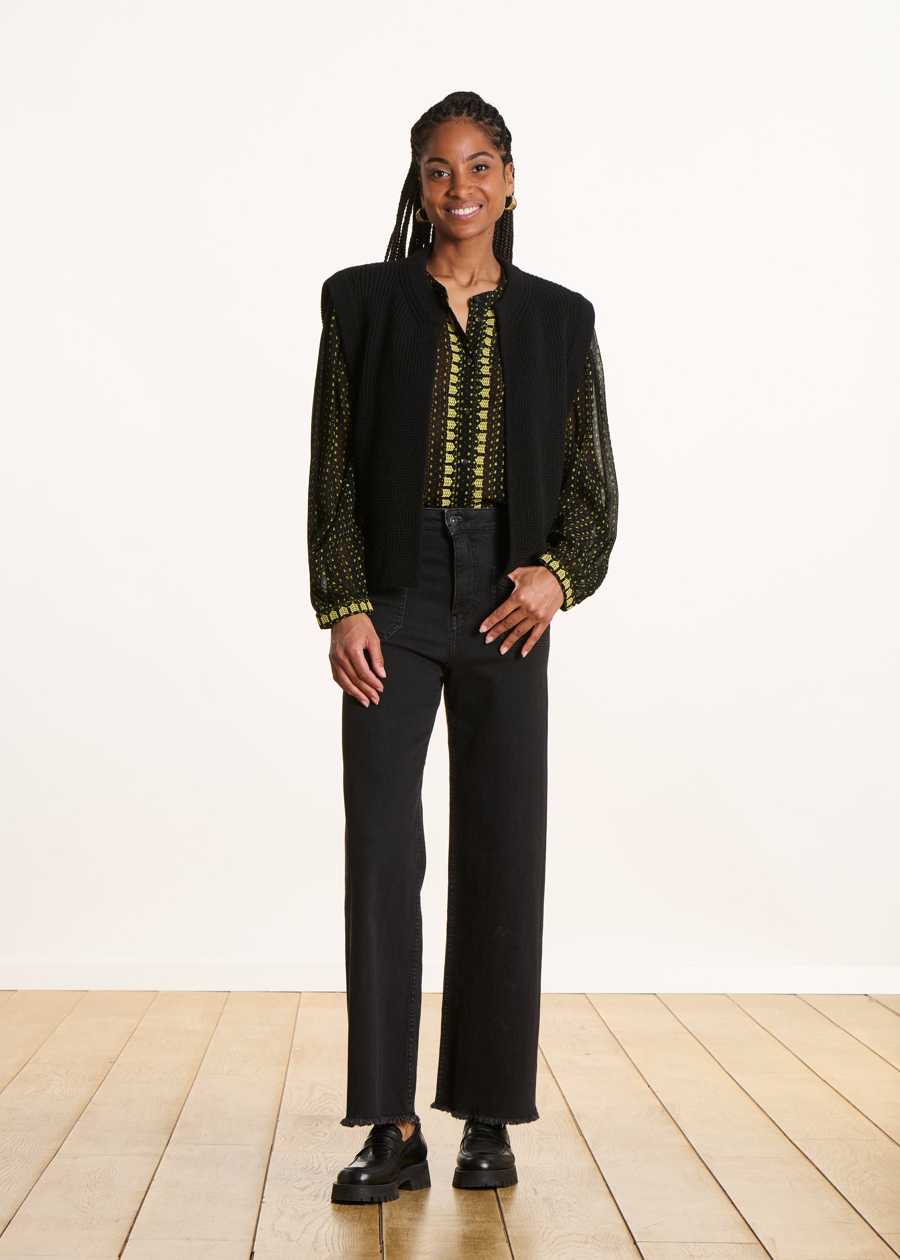 black high-waisted flare jeans in organic cotton