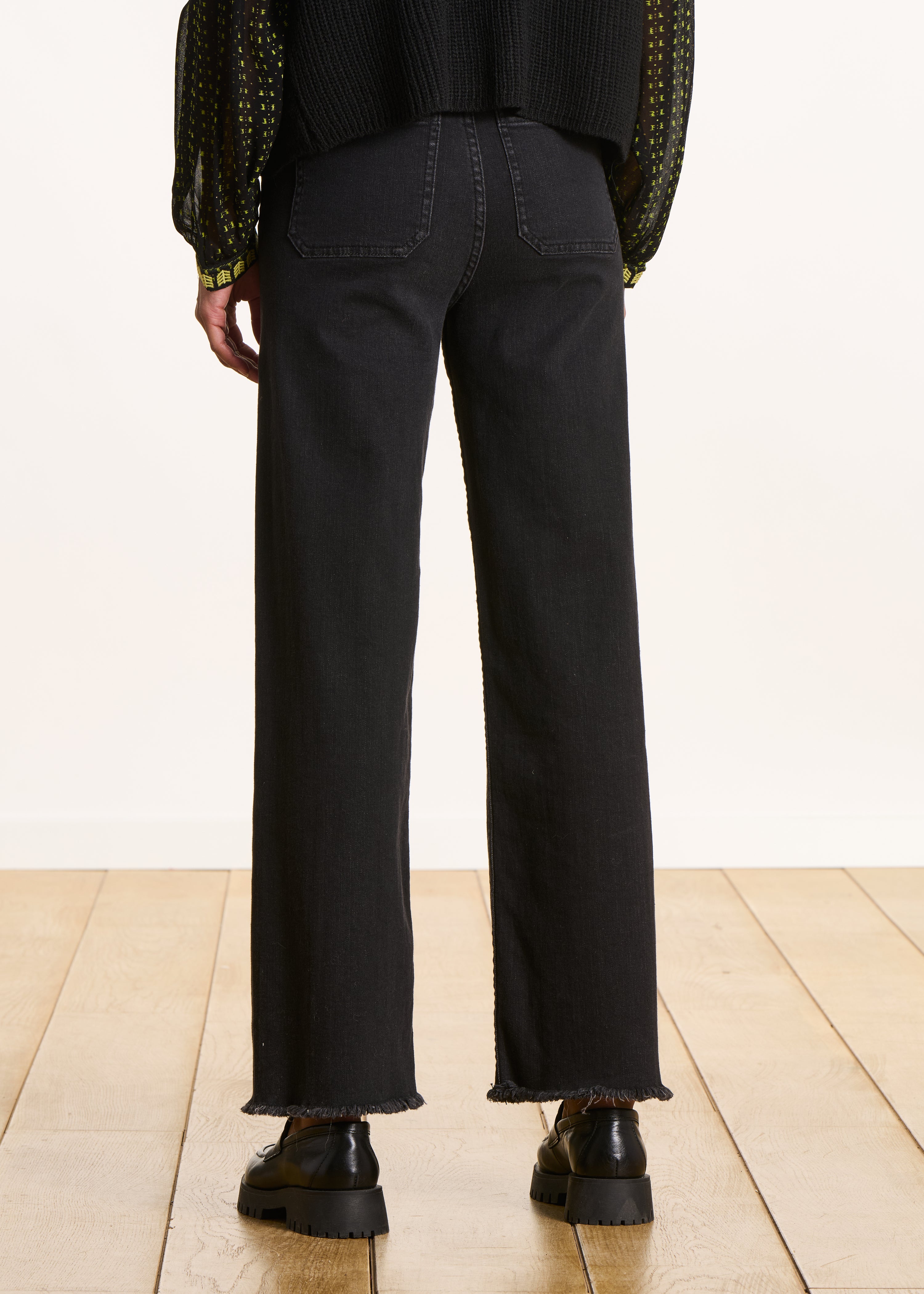 black high-waisted flare jeans in organic cotton