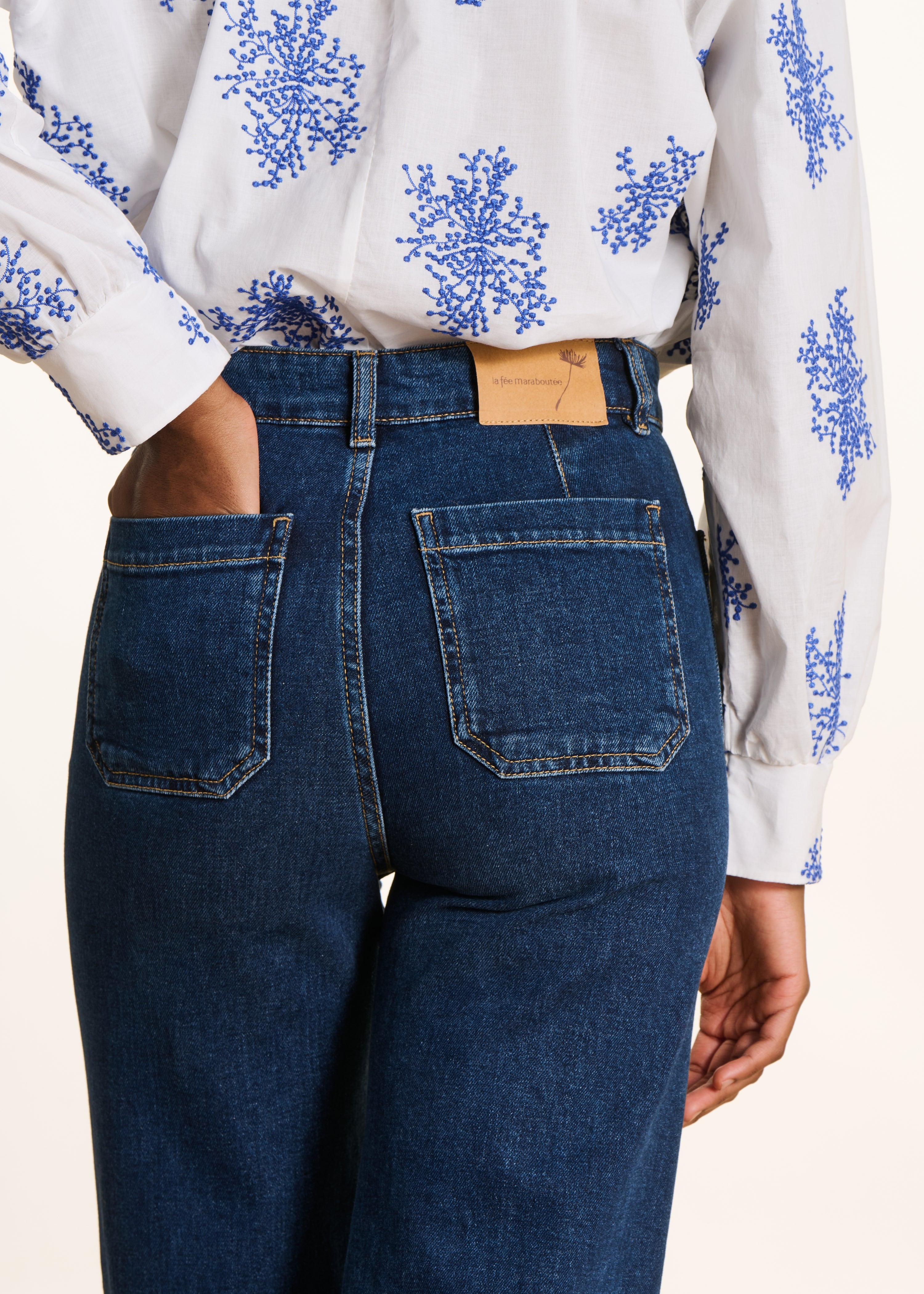 High-waisted flare jeans in organic cotton