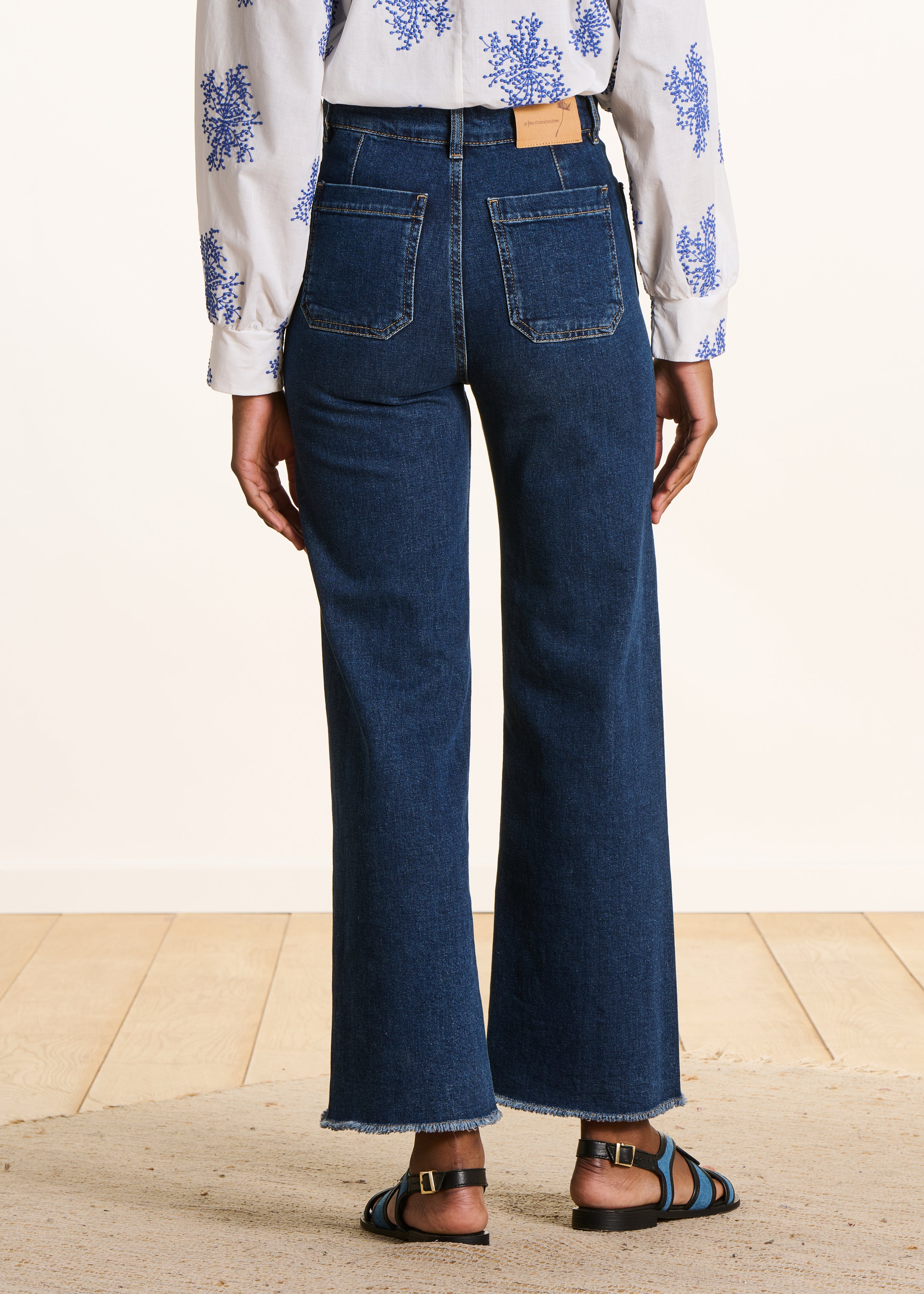 High-waisted flare jeans in organic cotton