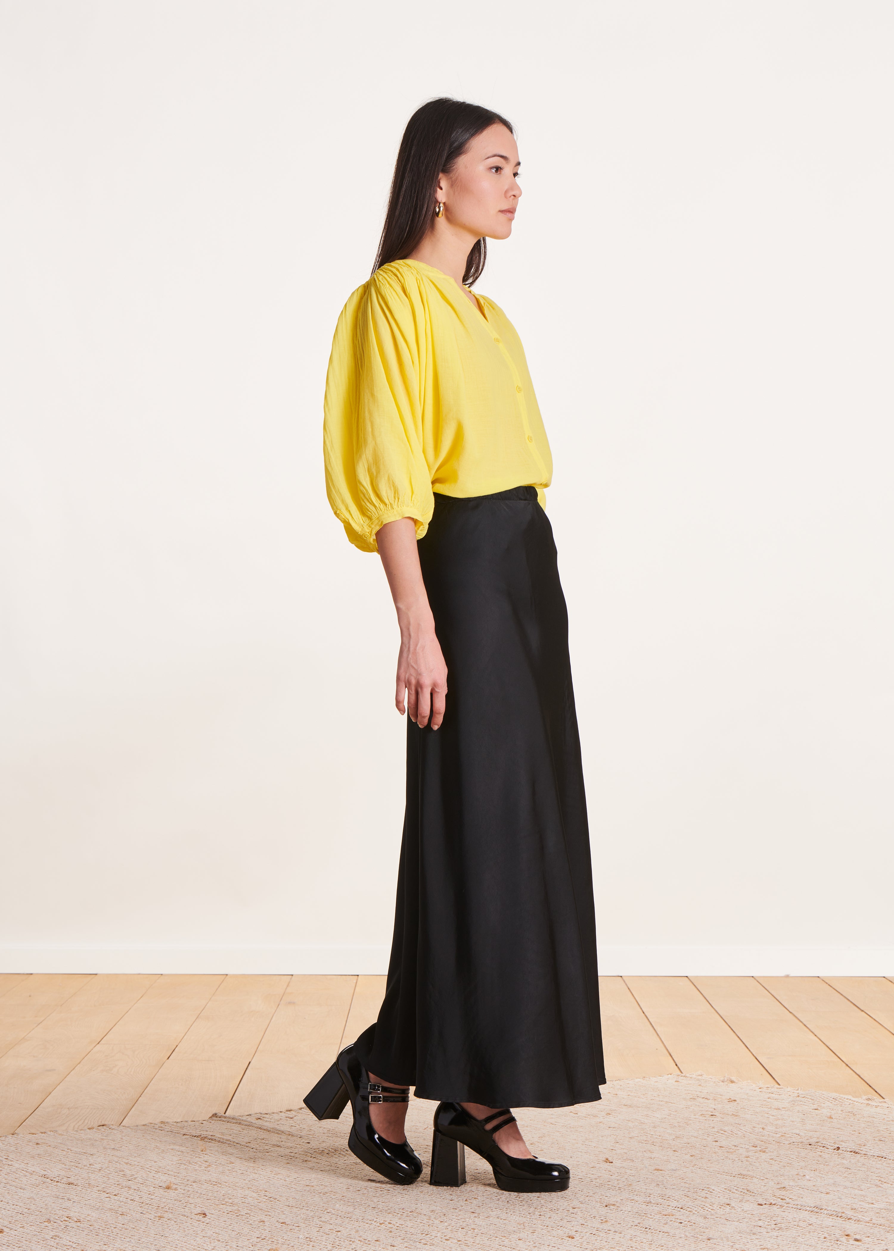 Jupe longue fluide noire en satin
