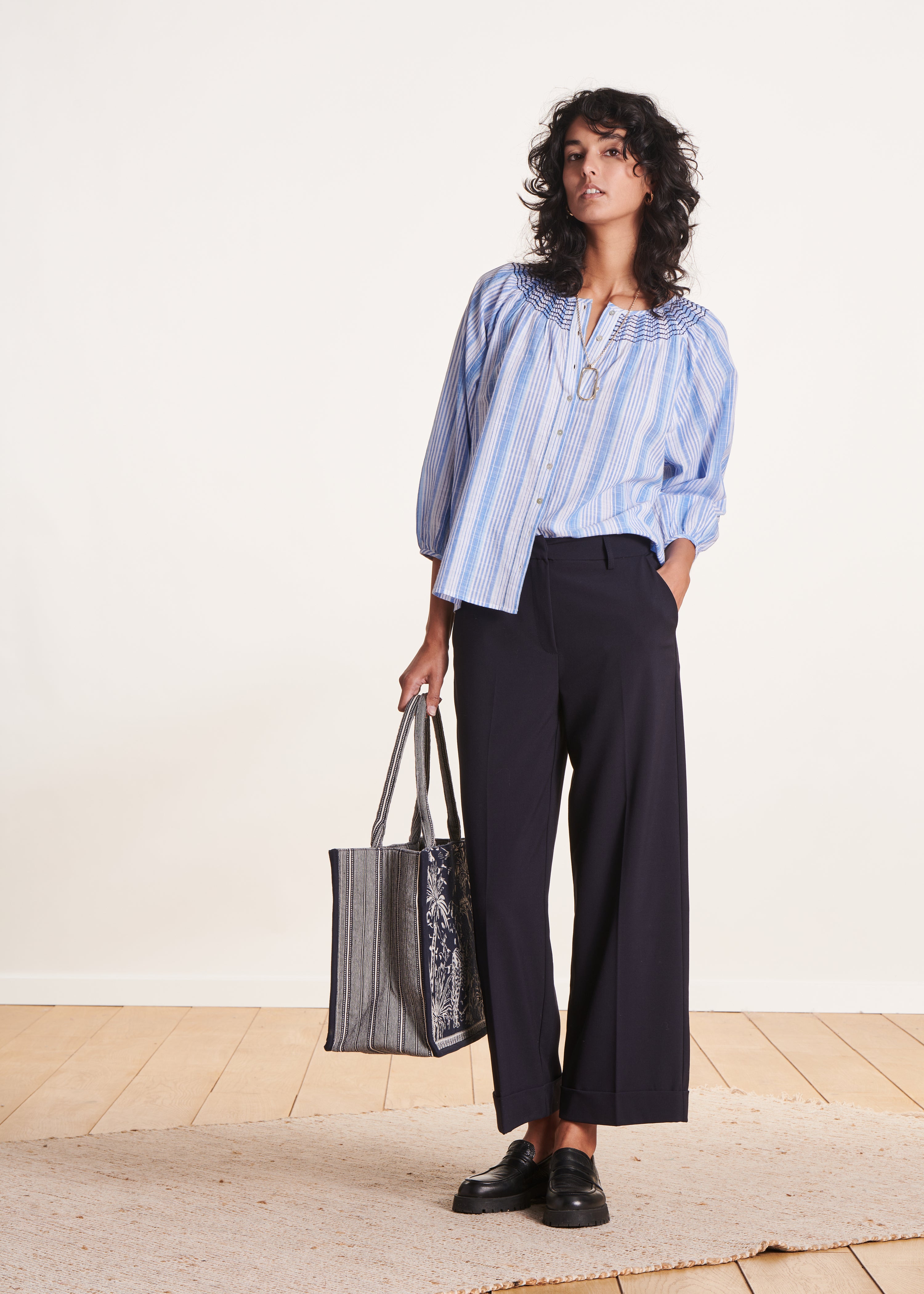 Pantalon bleu foncé 7/8ème droit et large