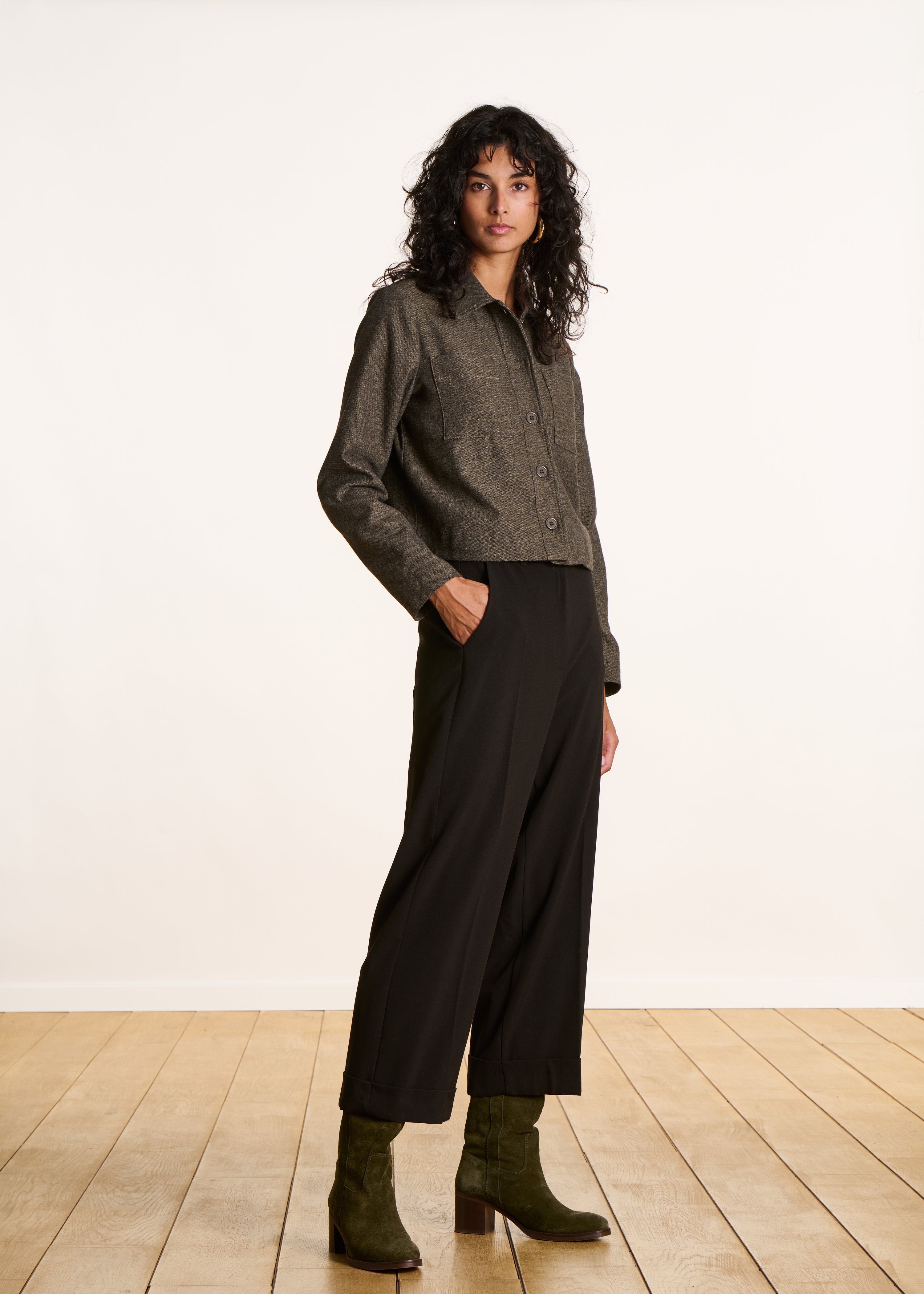 Pantalón negro 7/8 recto y ancho