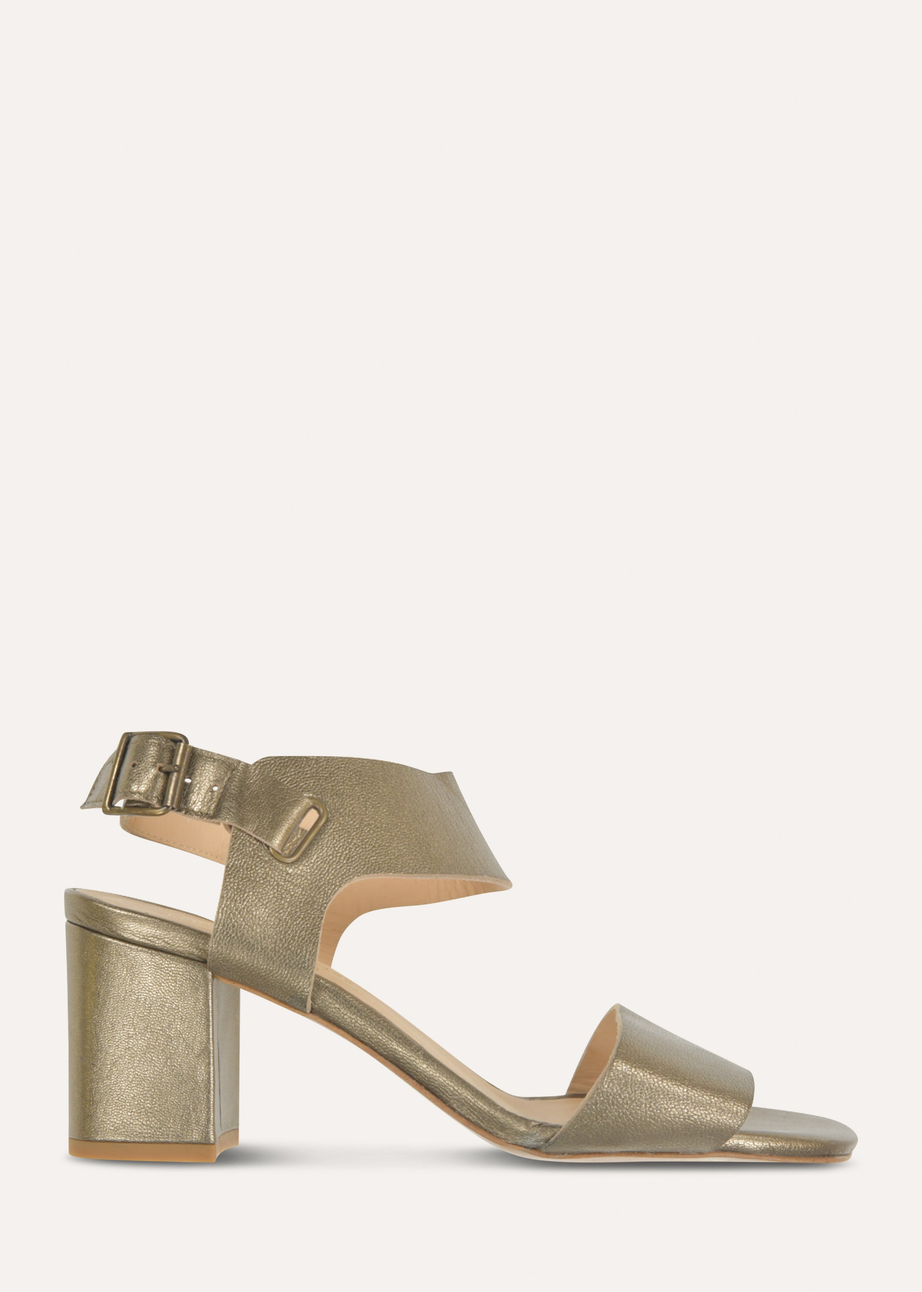 Goldene Ledersandalen mit Absätzen