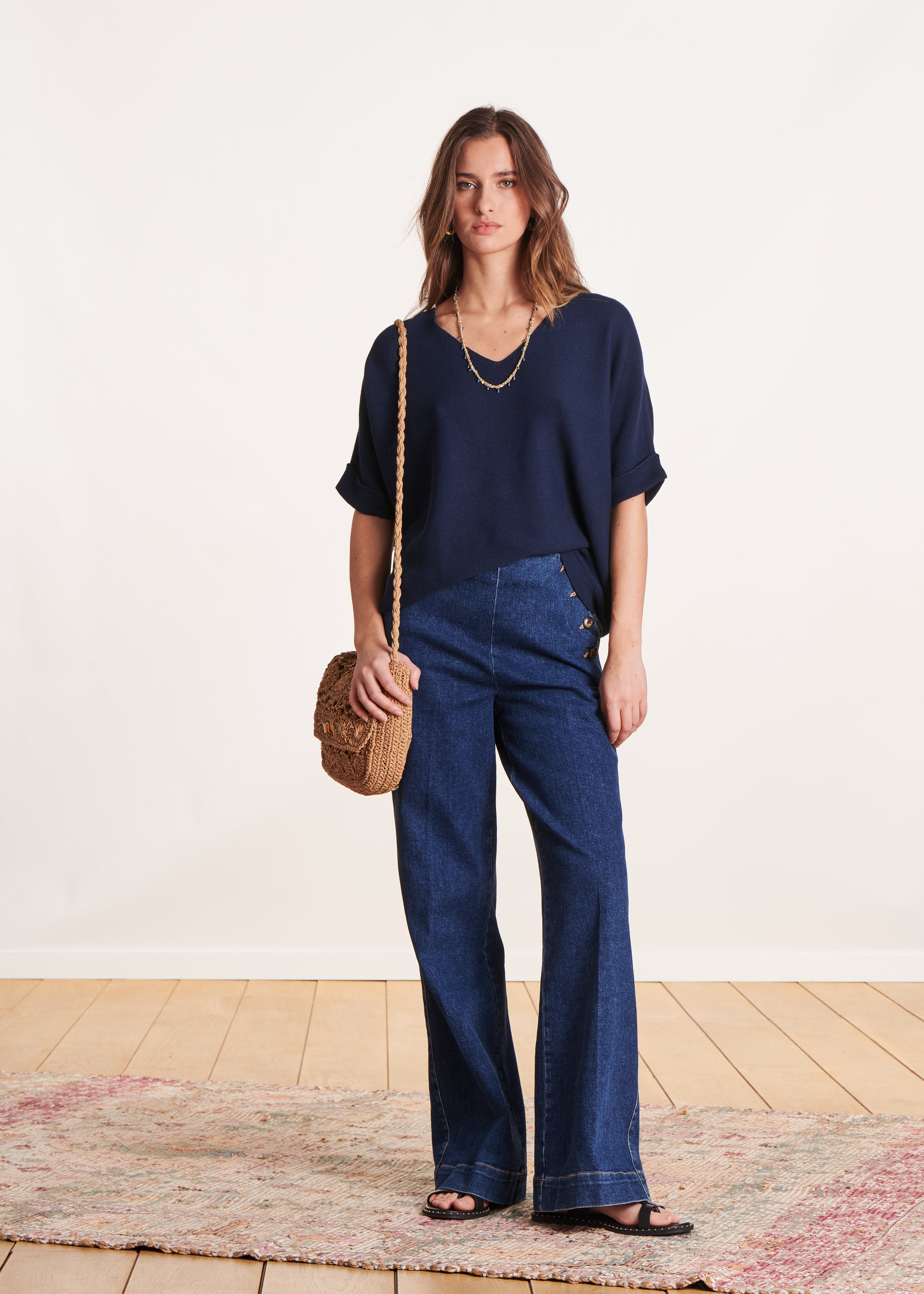 Navy blue short-sleeved V-neck sweater