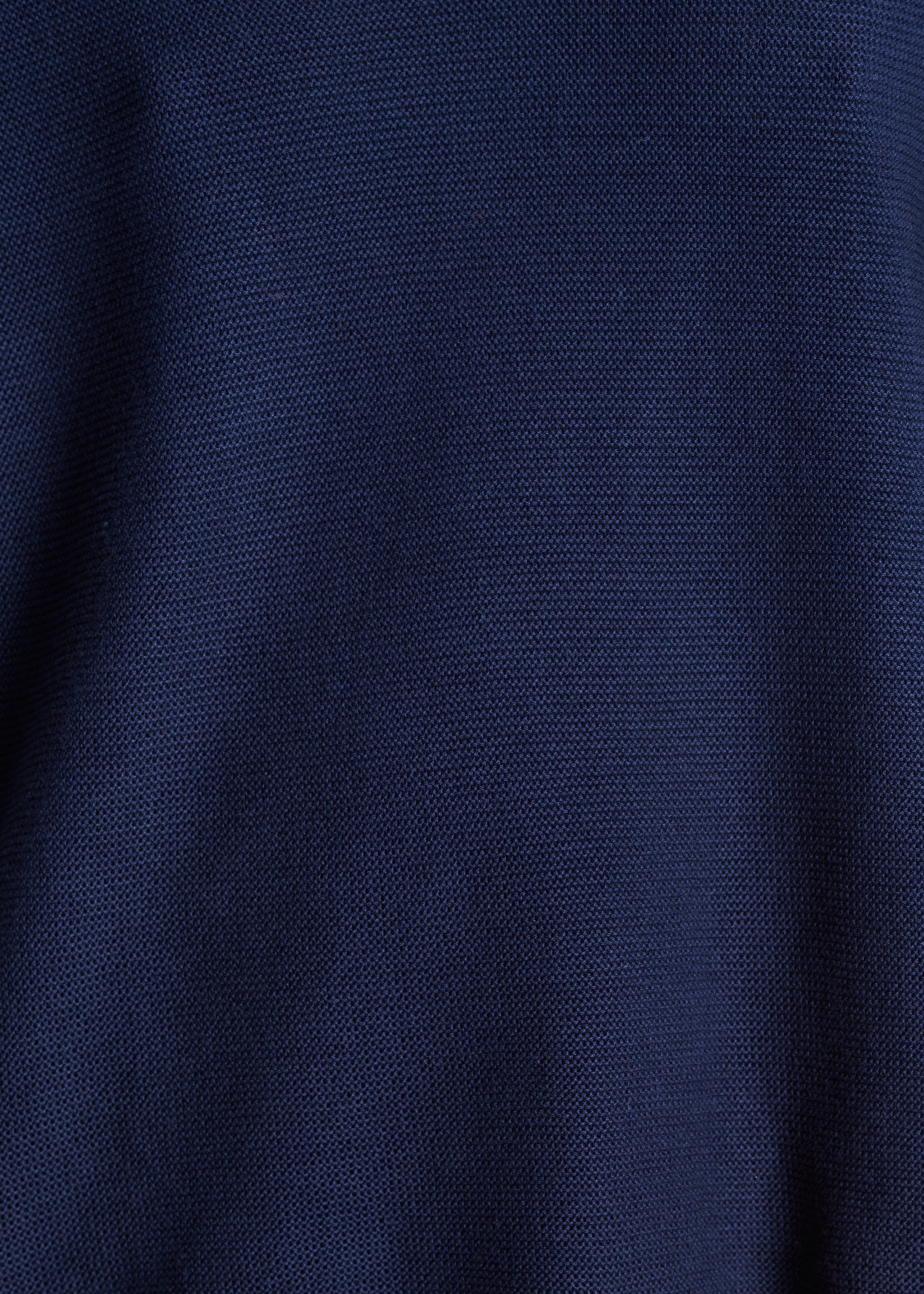 Navy blue short-sleeved V-neck sweater