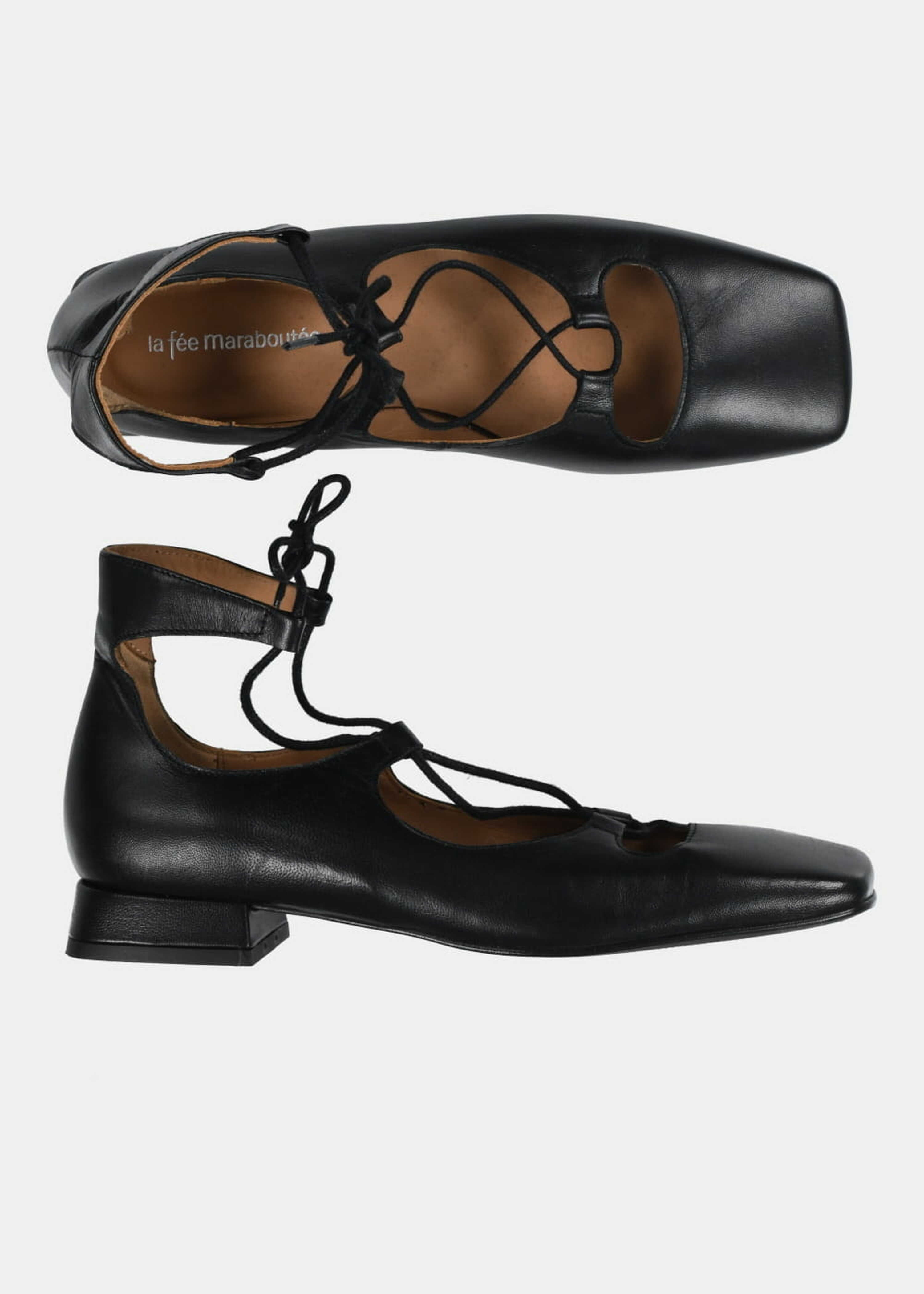 Schwarze Ballerinas mit Schnürung