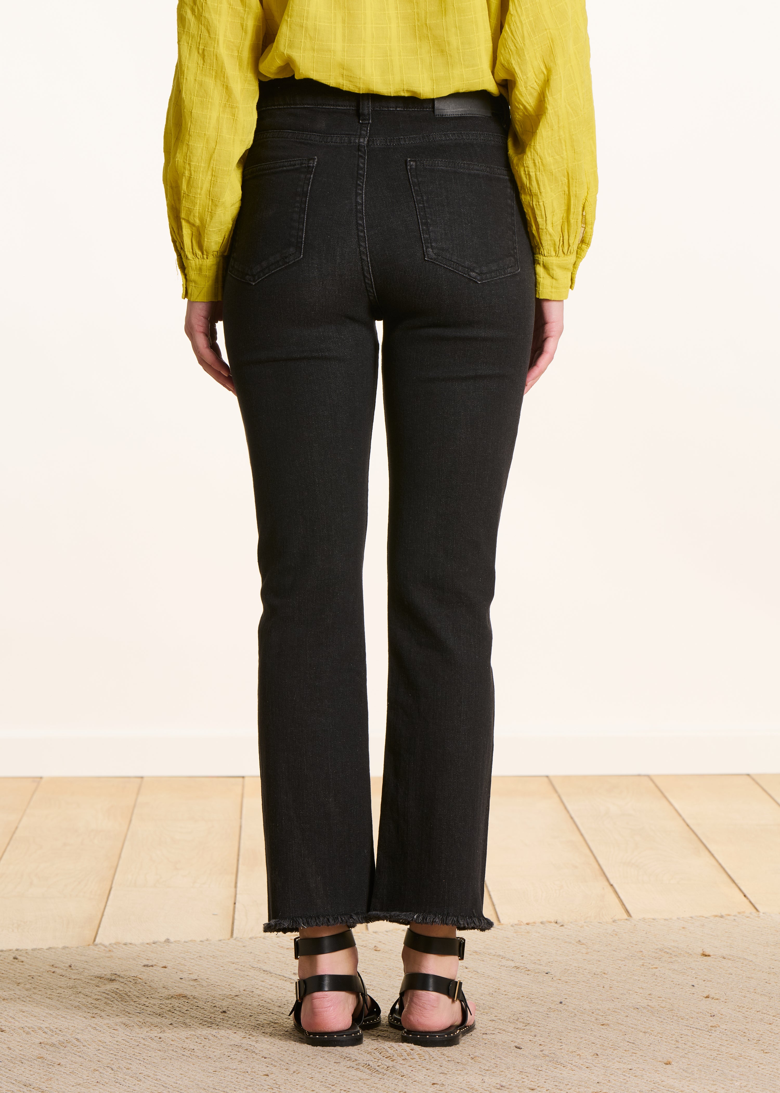 black cropped jeans in organic cotton