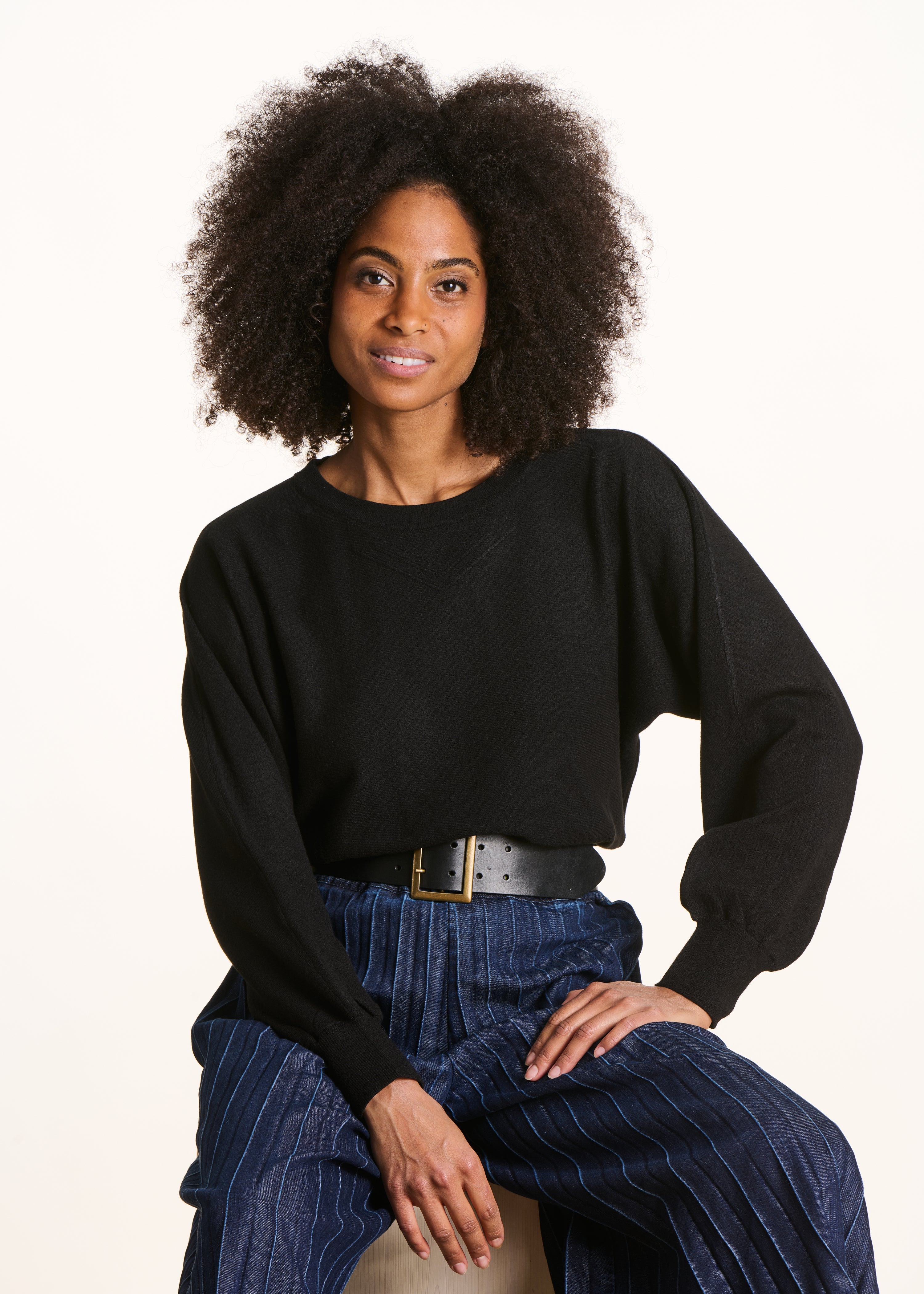 Maglia nera a maglia fine