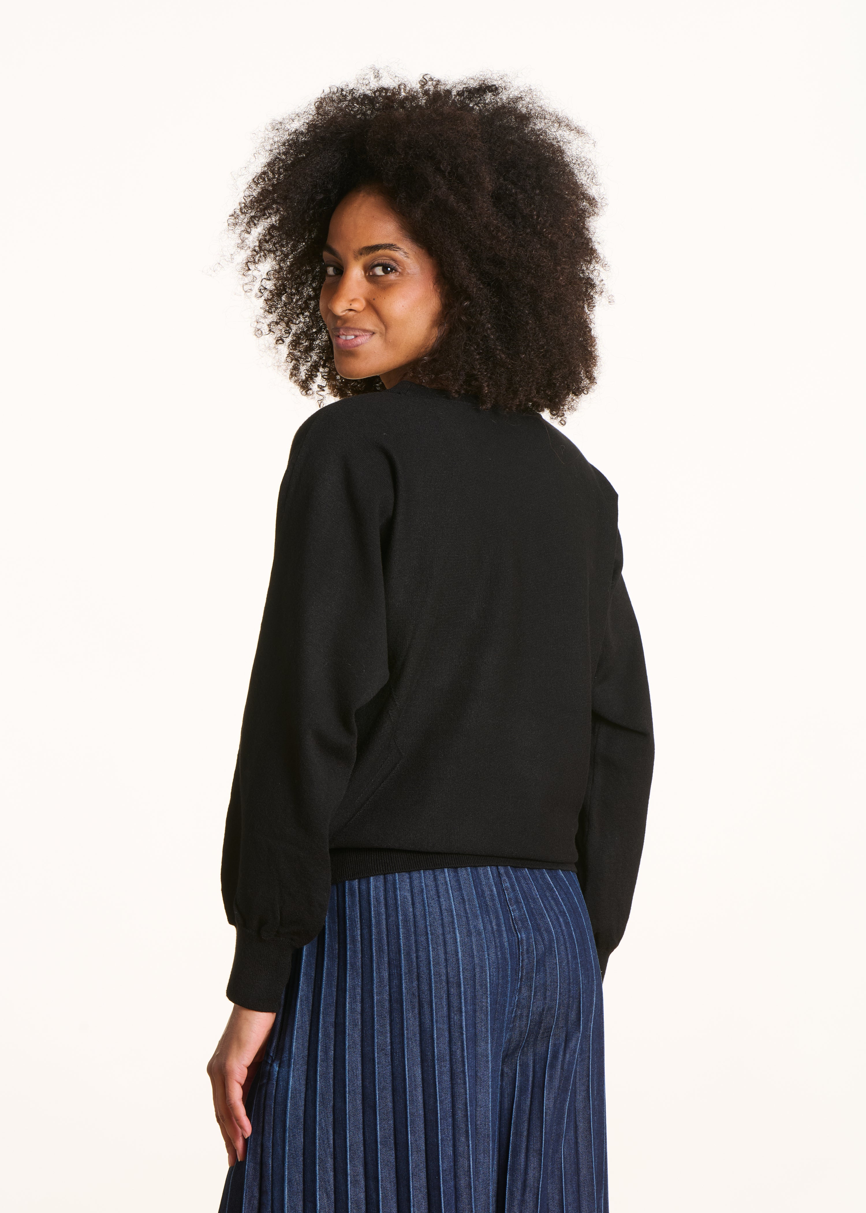 Maglia nera a maglia fine