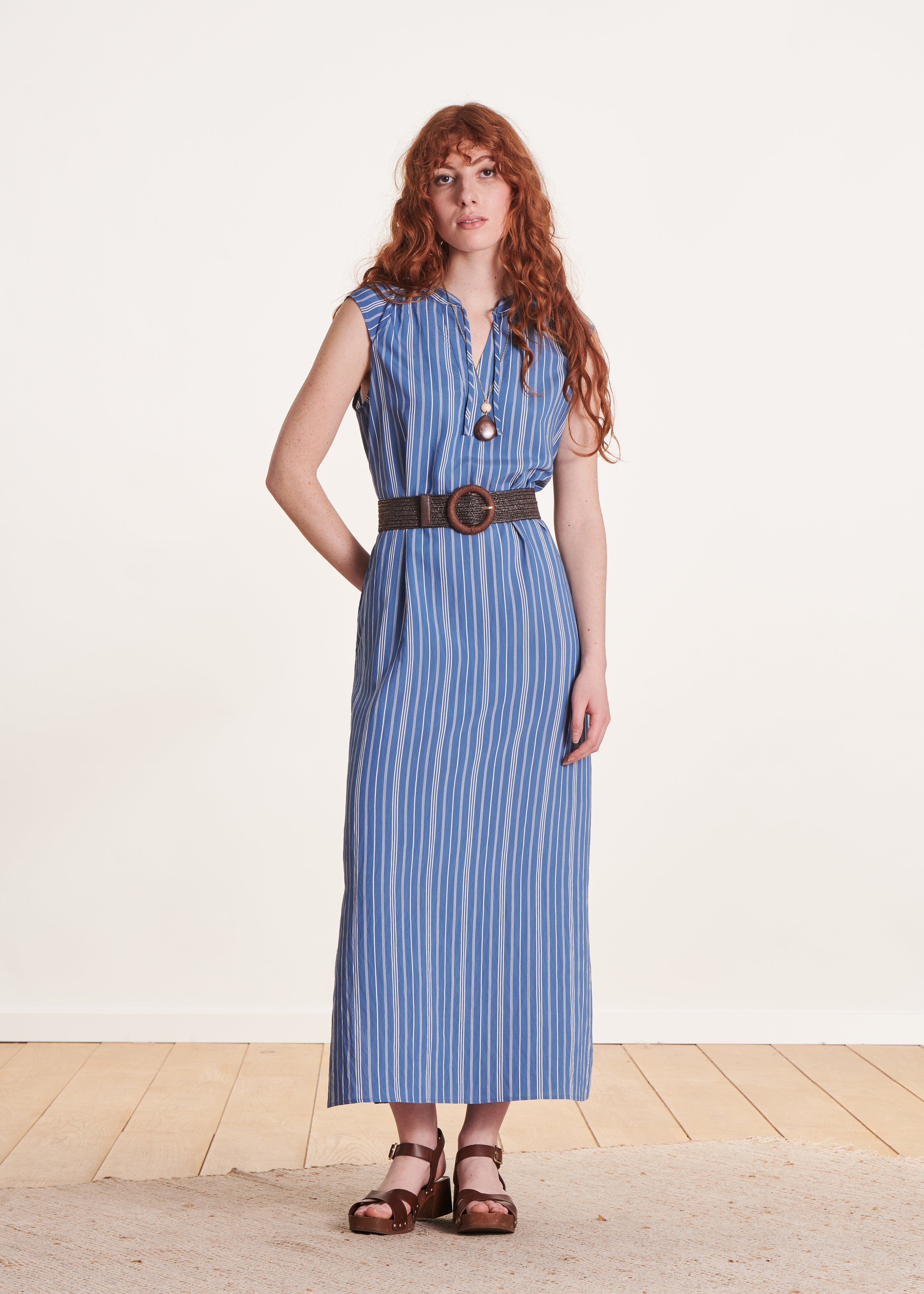 Elasticated brown textile belt