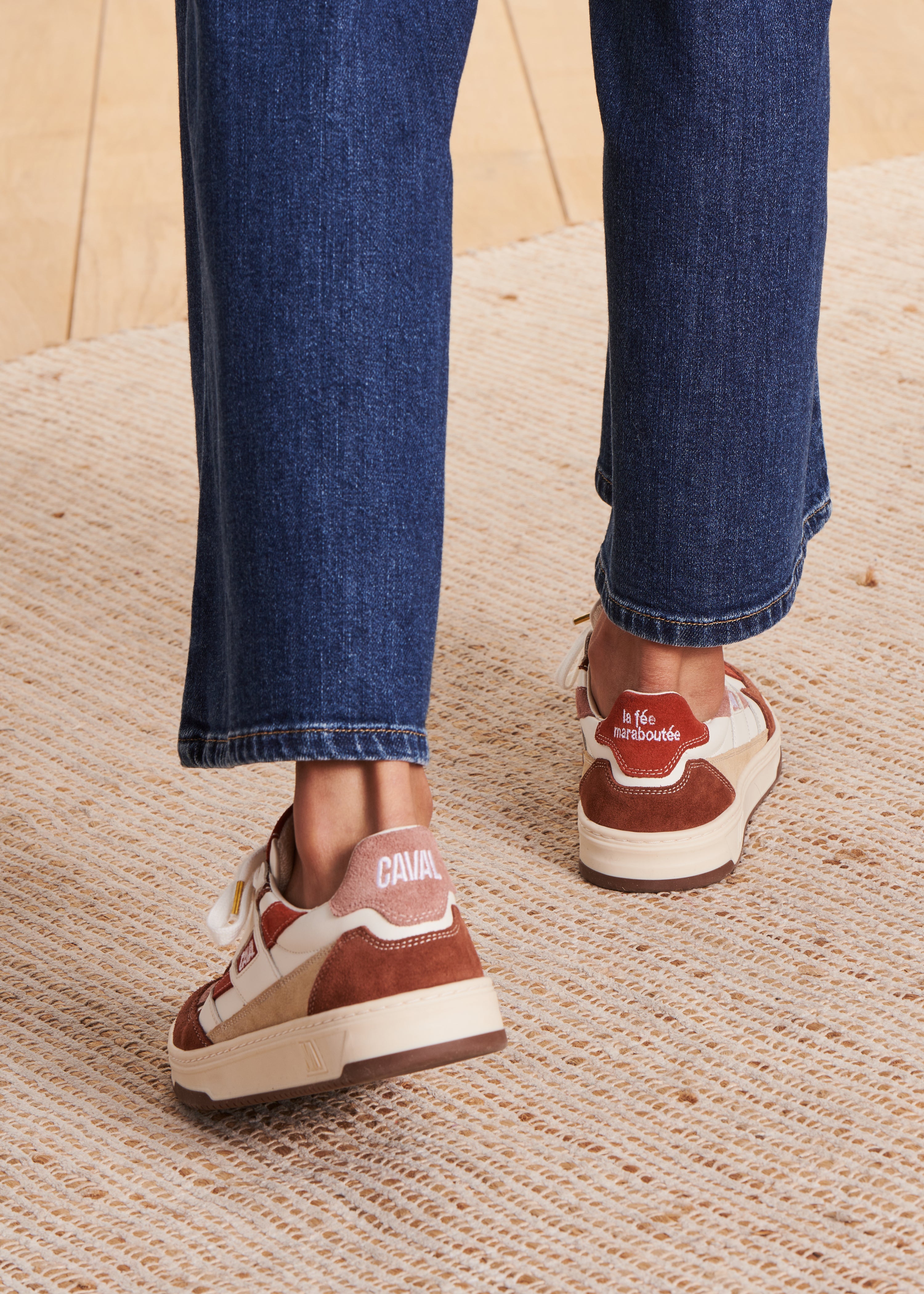 Sneakers asimmetriche rosse in pelle