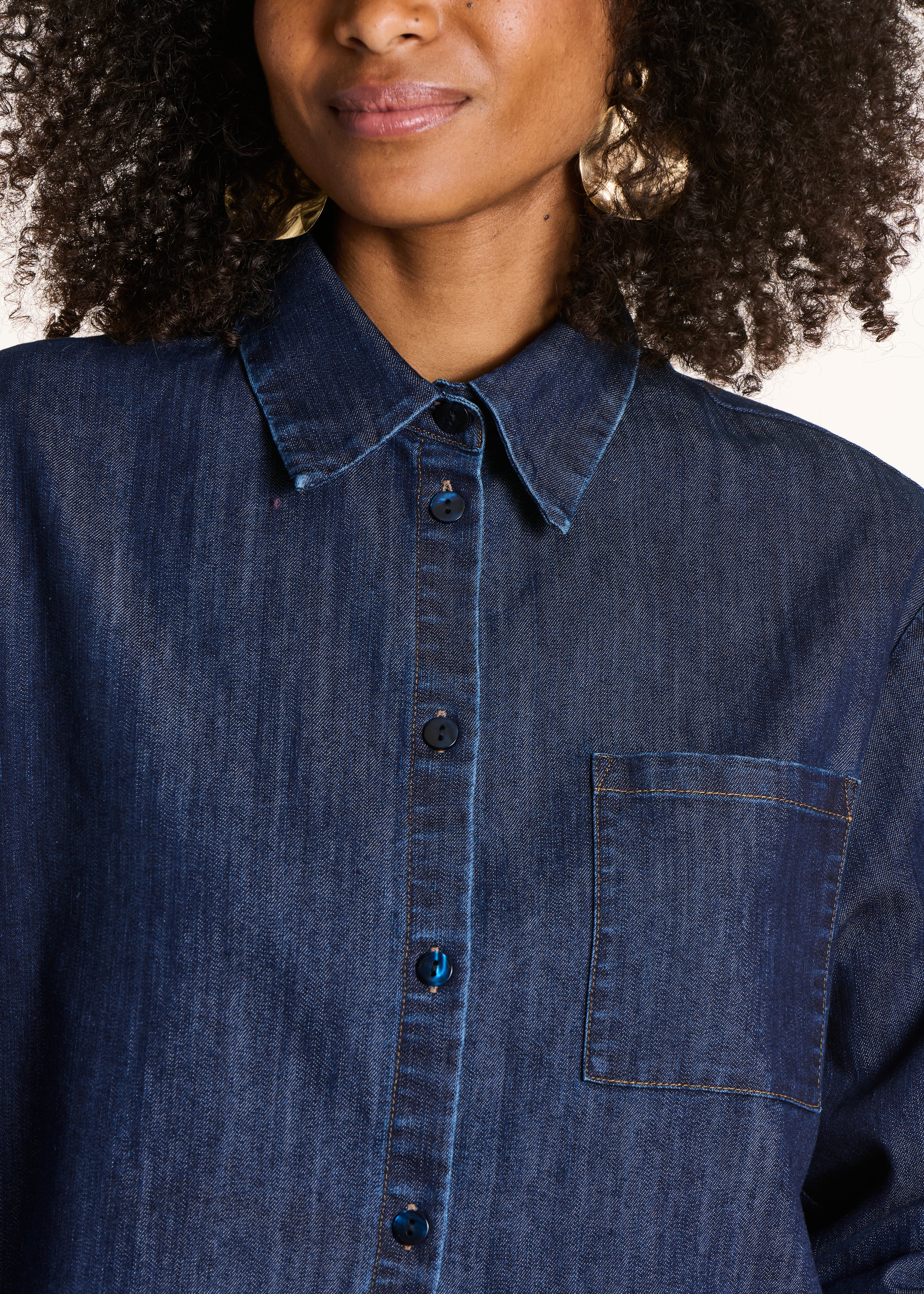 Chemise courte en jean brut