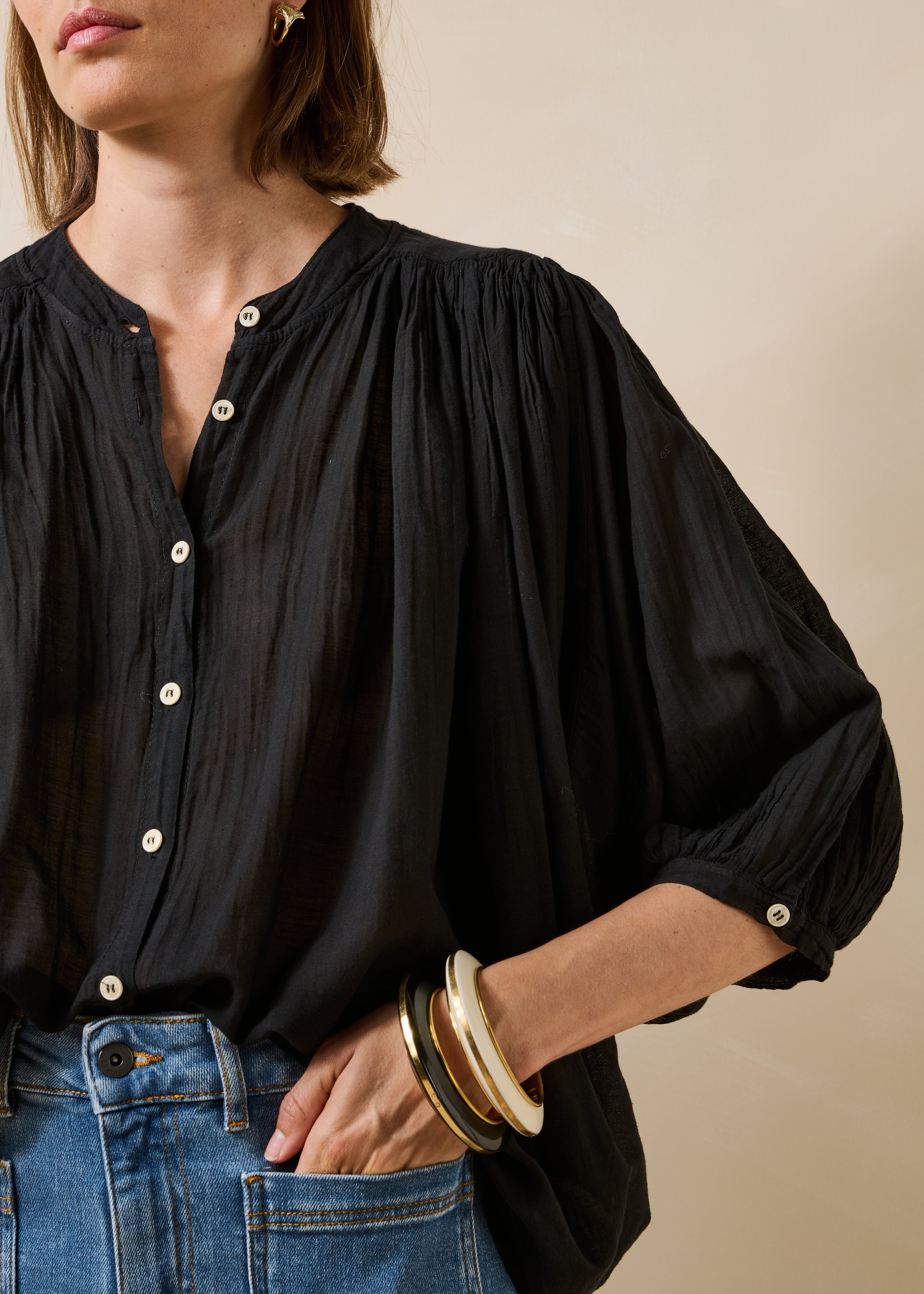 Chemisier noir en voile de coton fluide