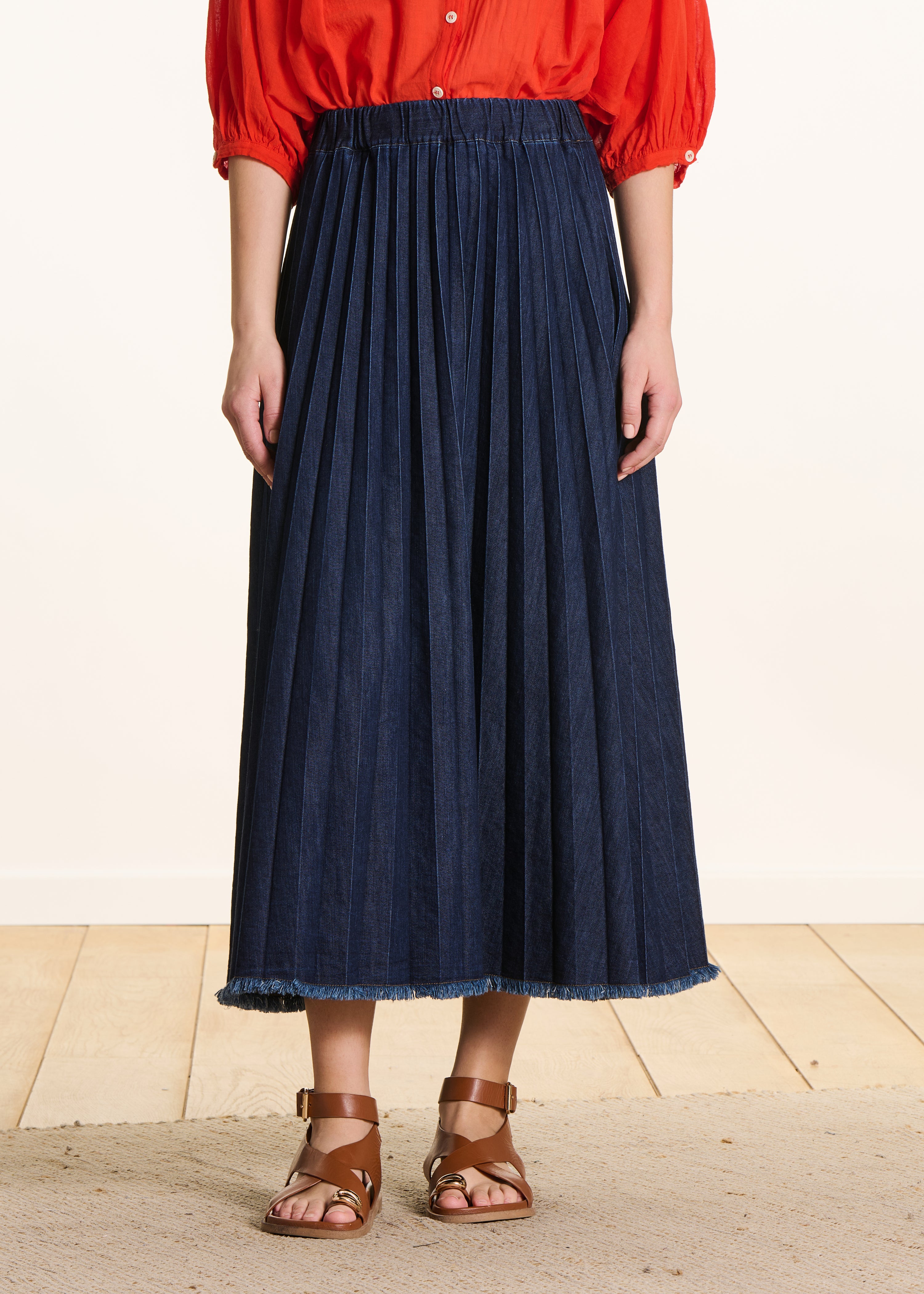 Long pleated skirt in raw denim