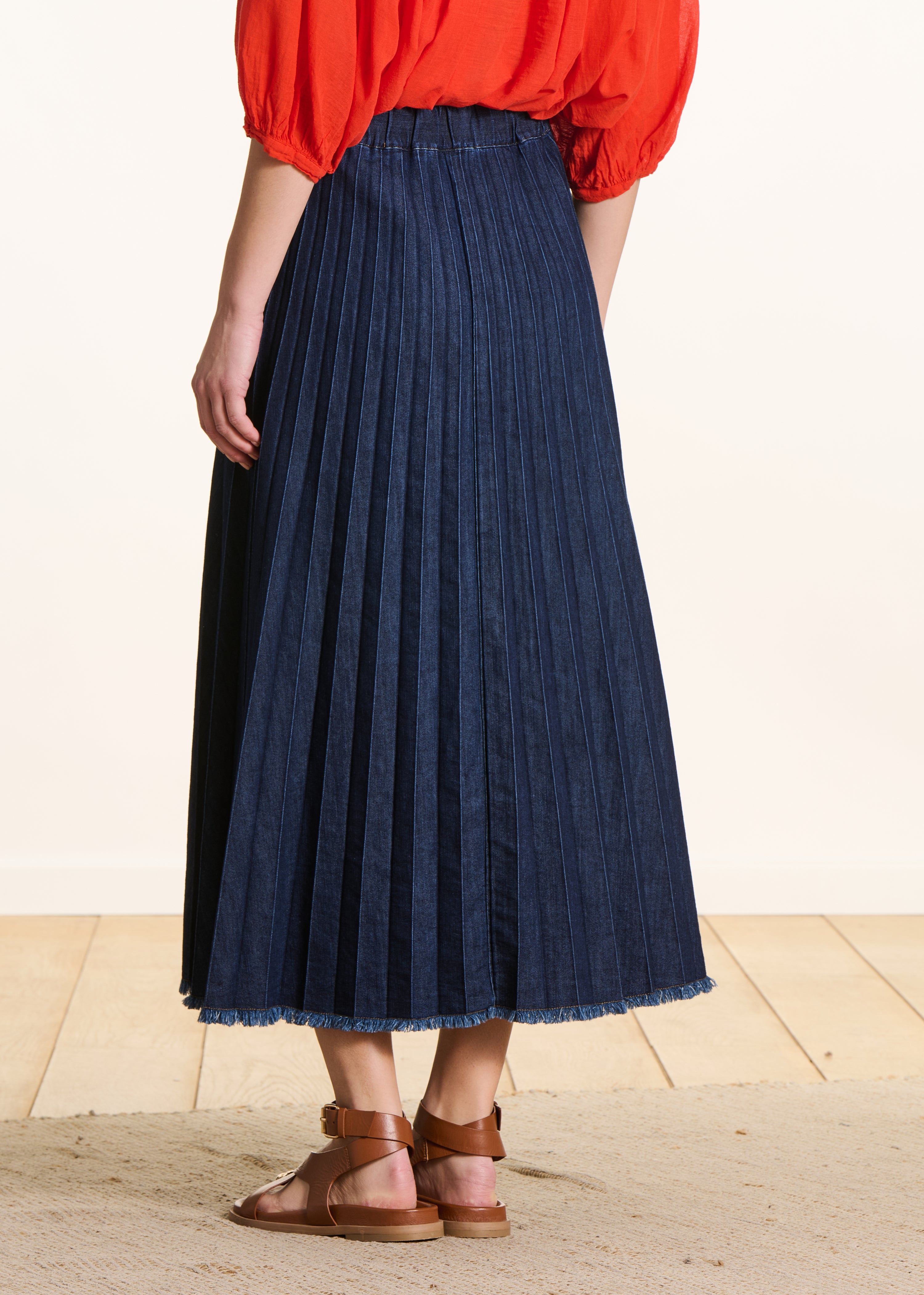 Long pleated skirt in raw denim