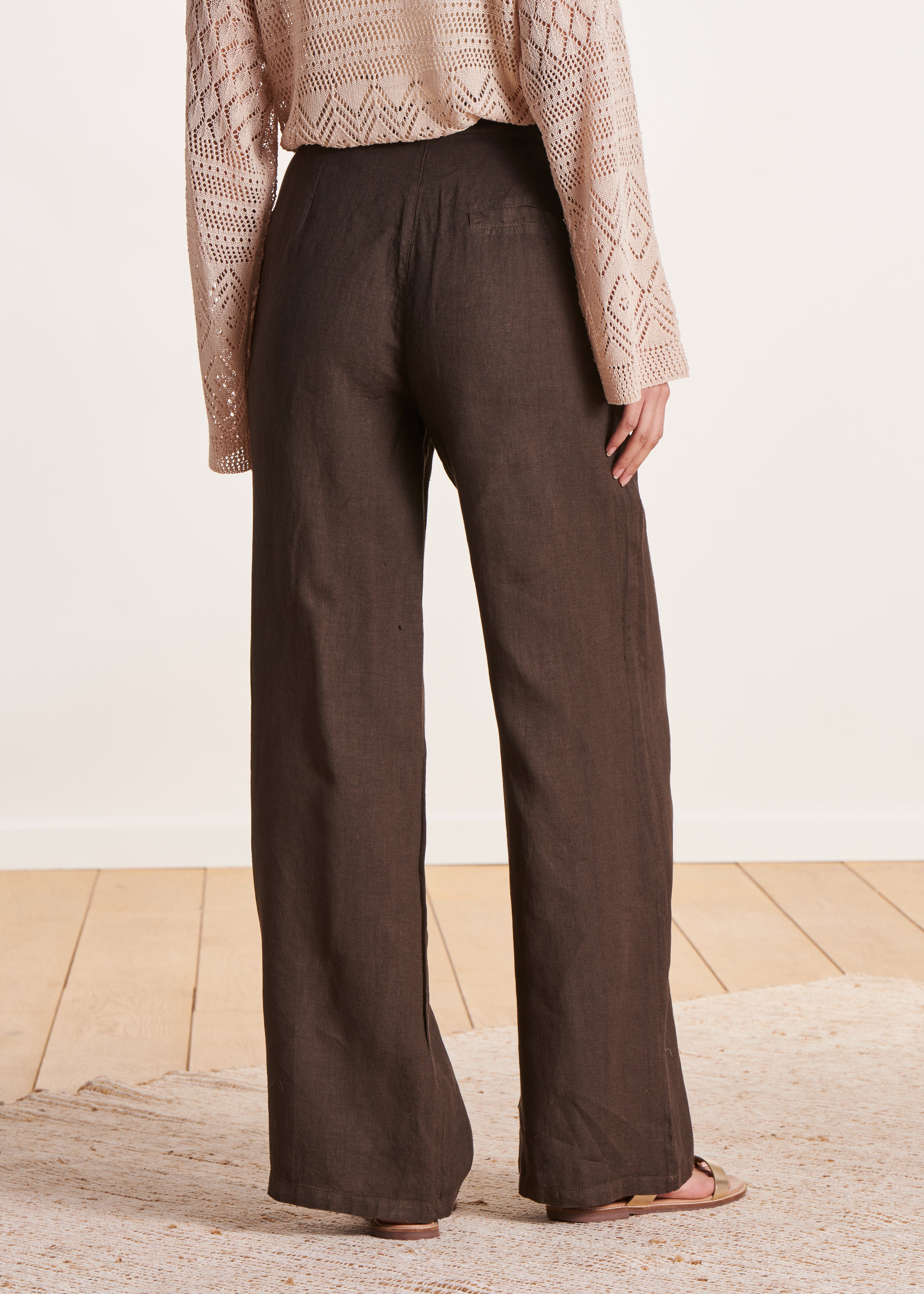Pantalon droit et large marron en lin taille haute