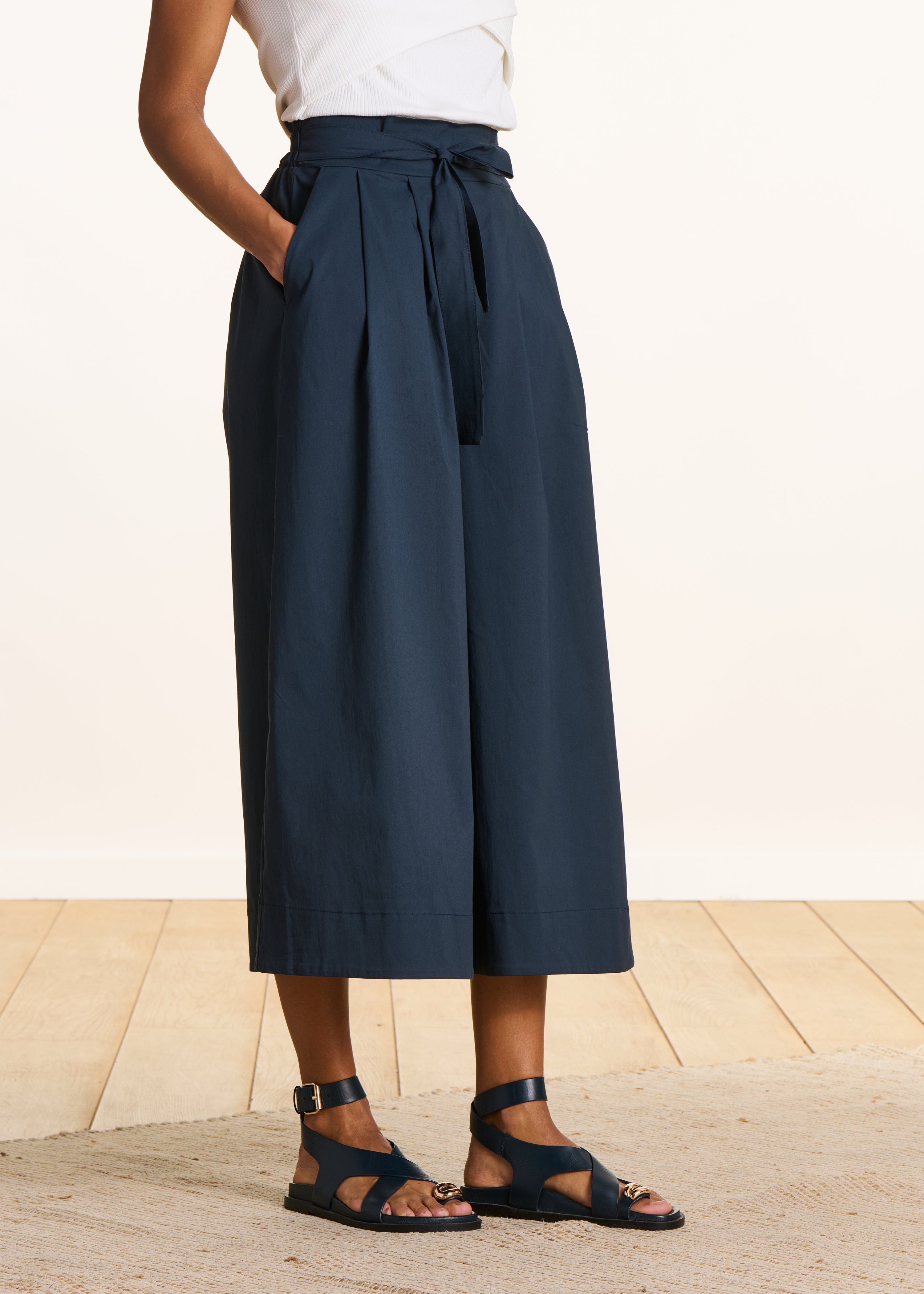 Wide navy blue 7/8-length trousers with tie belt